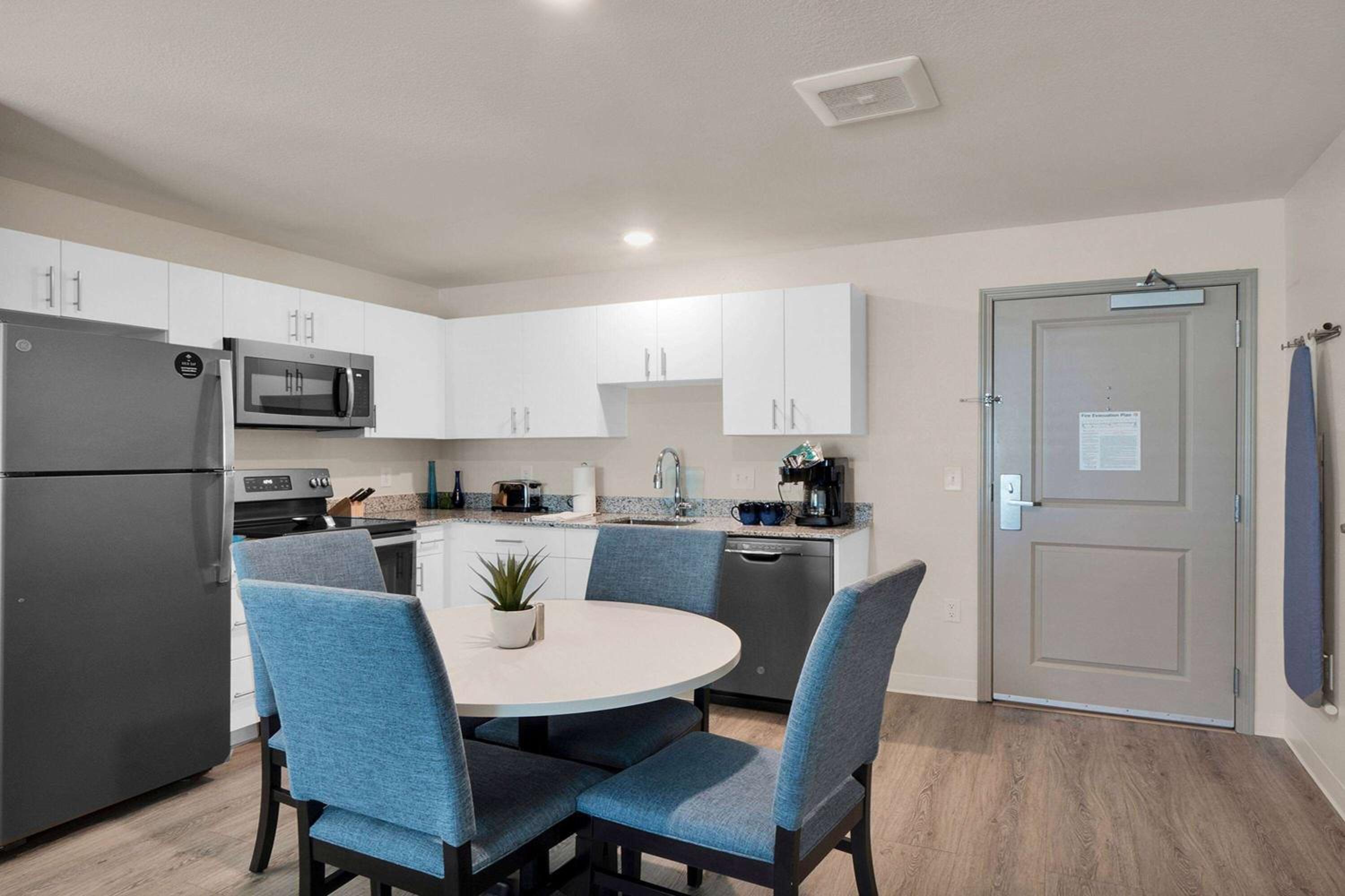Two Bedroom Suite Hearing Accessible - 2 Queen Beds - Photo 3