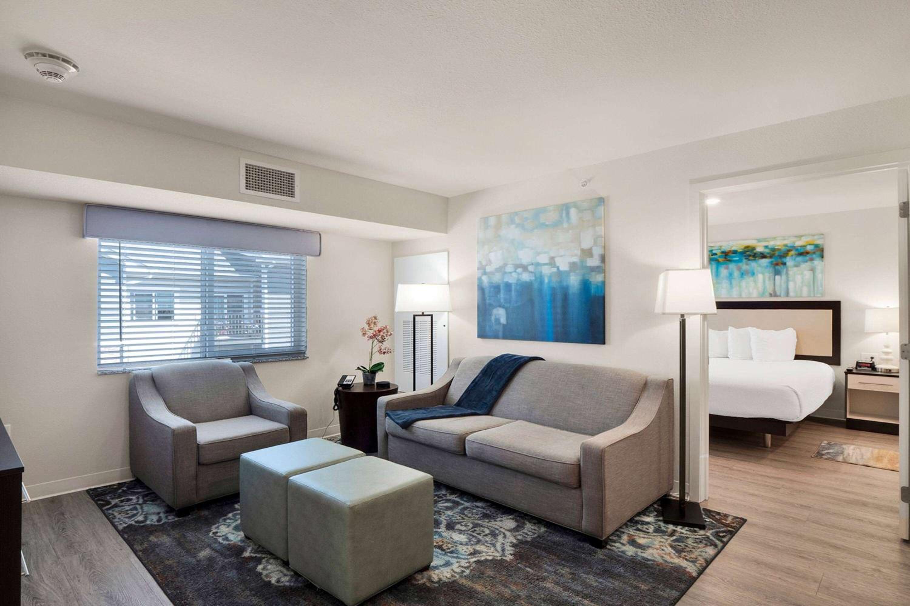 Two Bedroom Suite Hearing Accessible - 2 Queen Beds - Photo 4