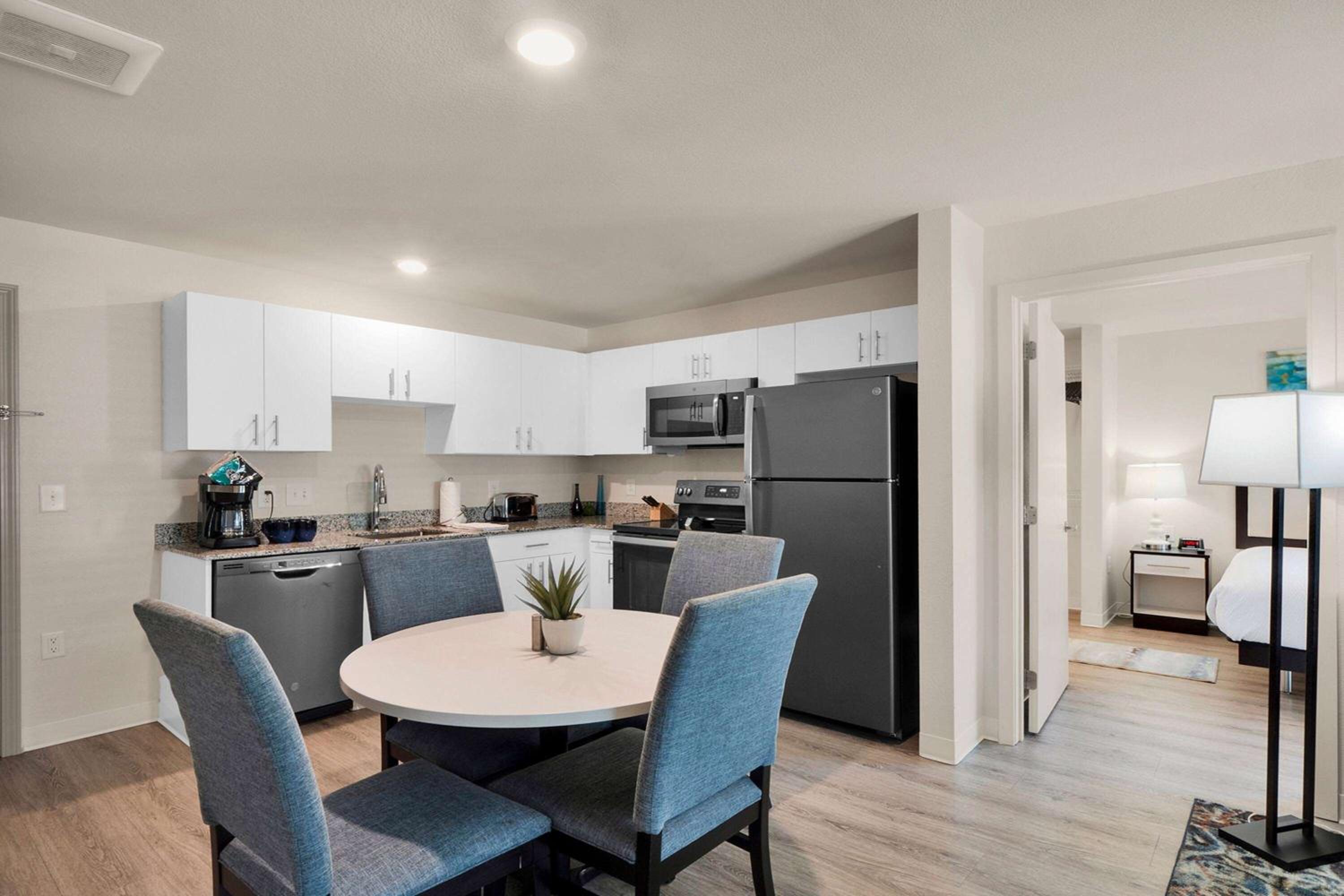 Two Bedroom Suite Hearing Accessible - 2 Queen Beds - Photo 9