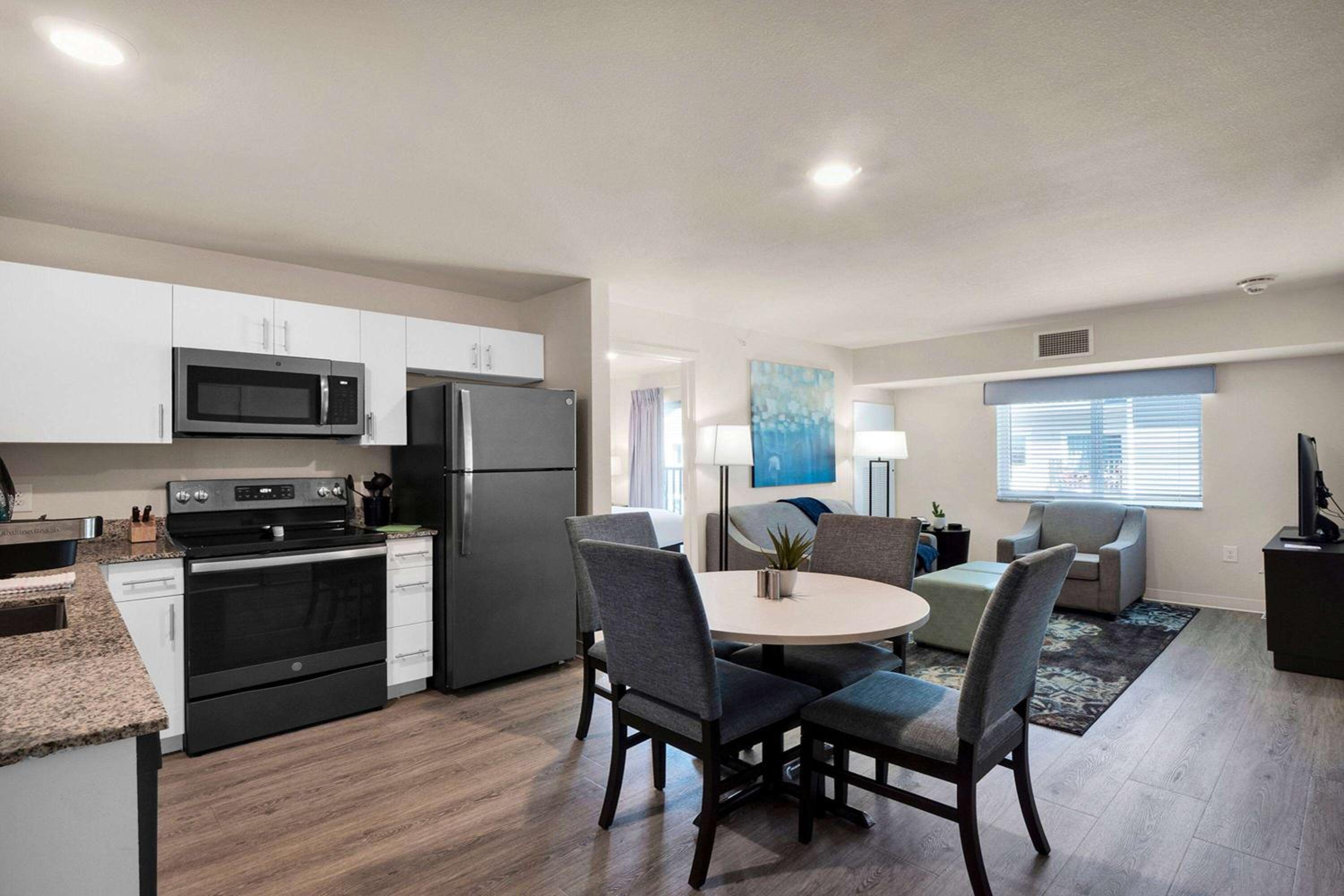 Two Bedroom Suite Hearing Accessible - 2 Queen Beds - Photo 6