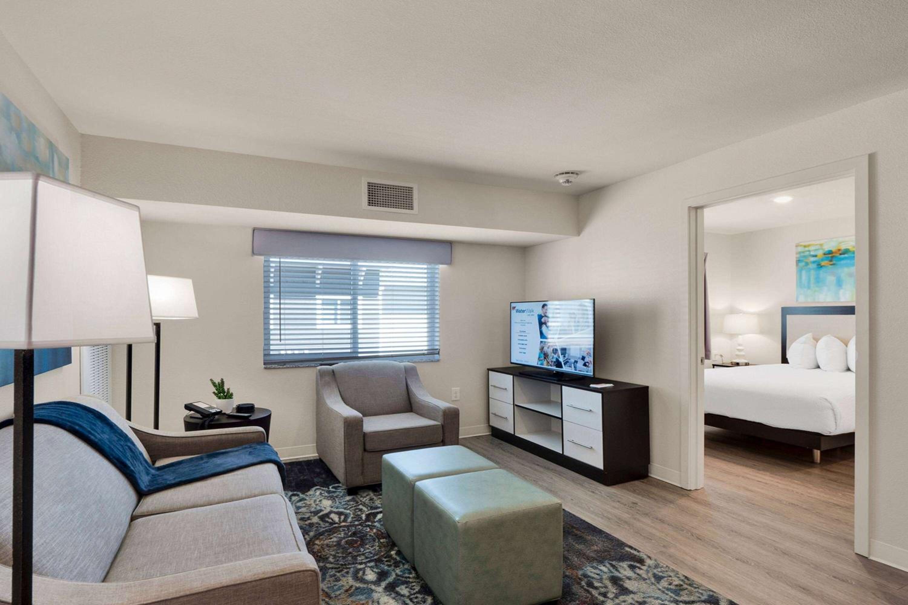 Two Bedroom Suite Hearing Accessible - 2 Queen Beds - Photo 11