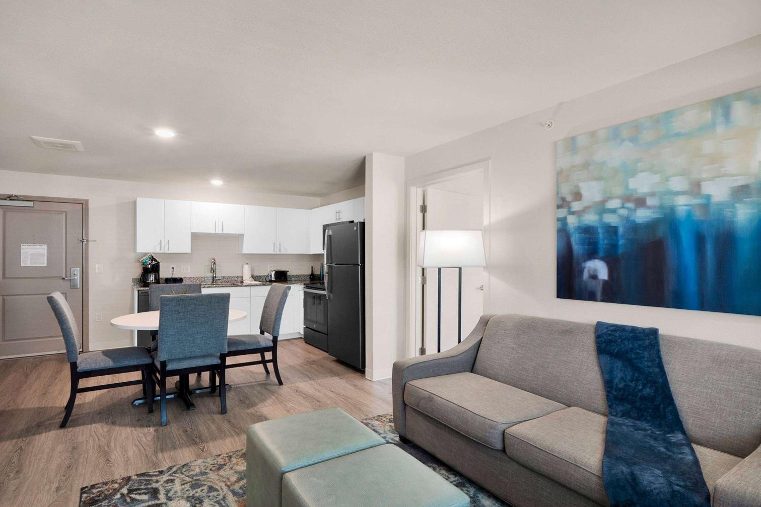 Two Bedroom Suite Hearing Accessible - 2 Queen Beds - Photo 13
