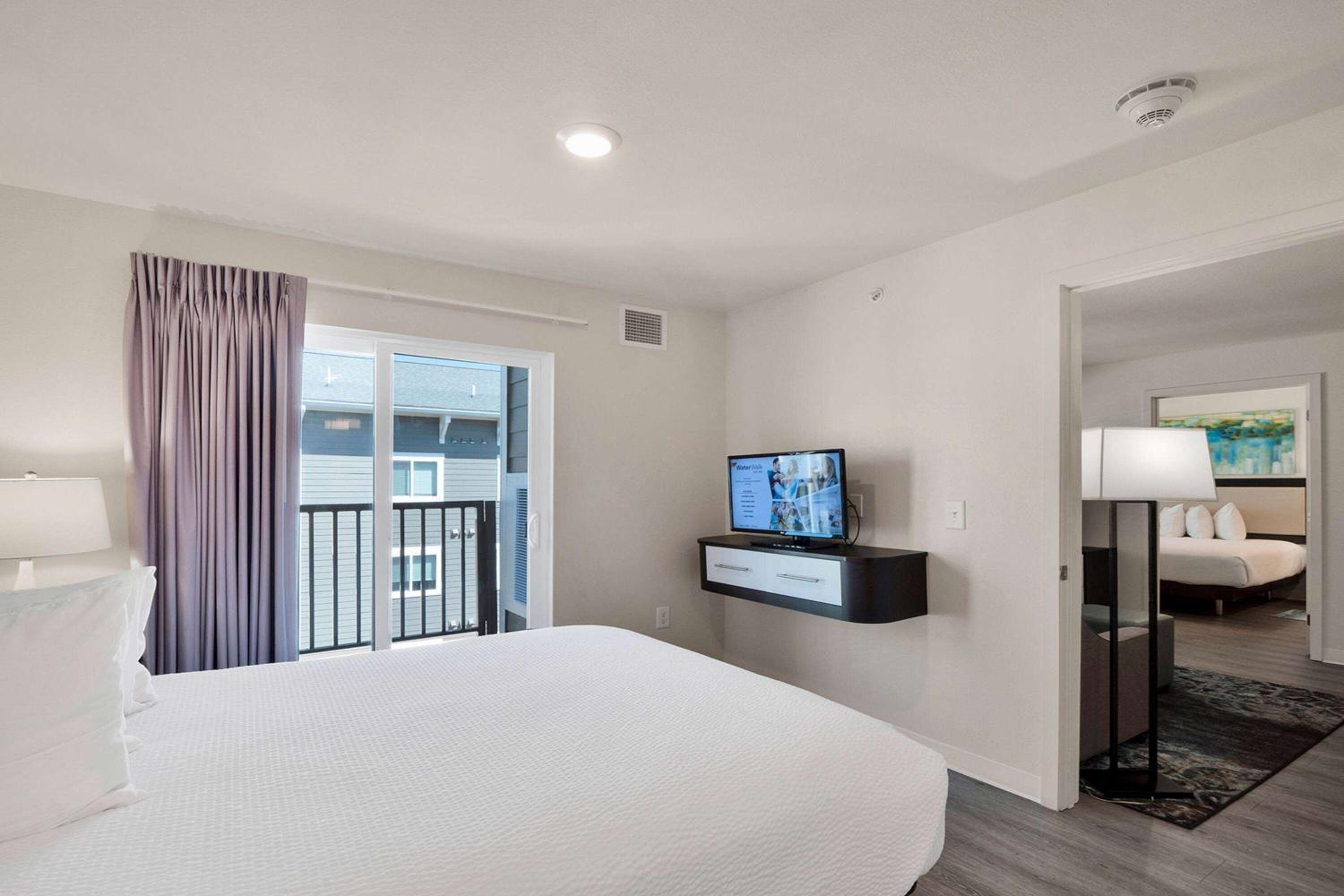 Two Bedroom Suite Balcony - 2 Queen Beds - Photo 8