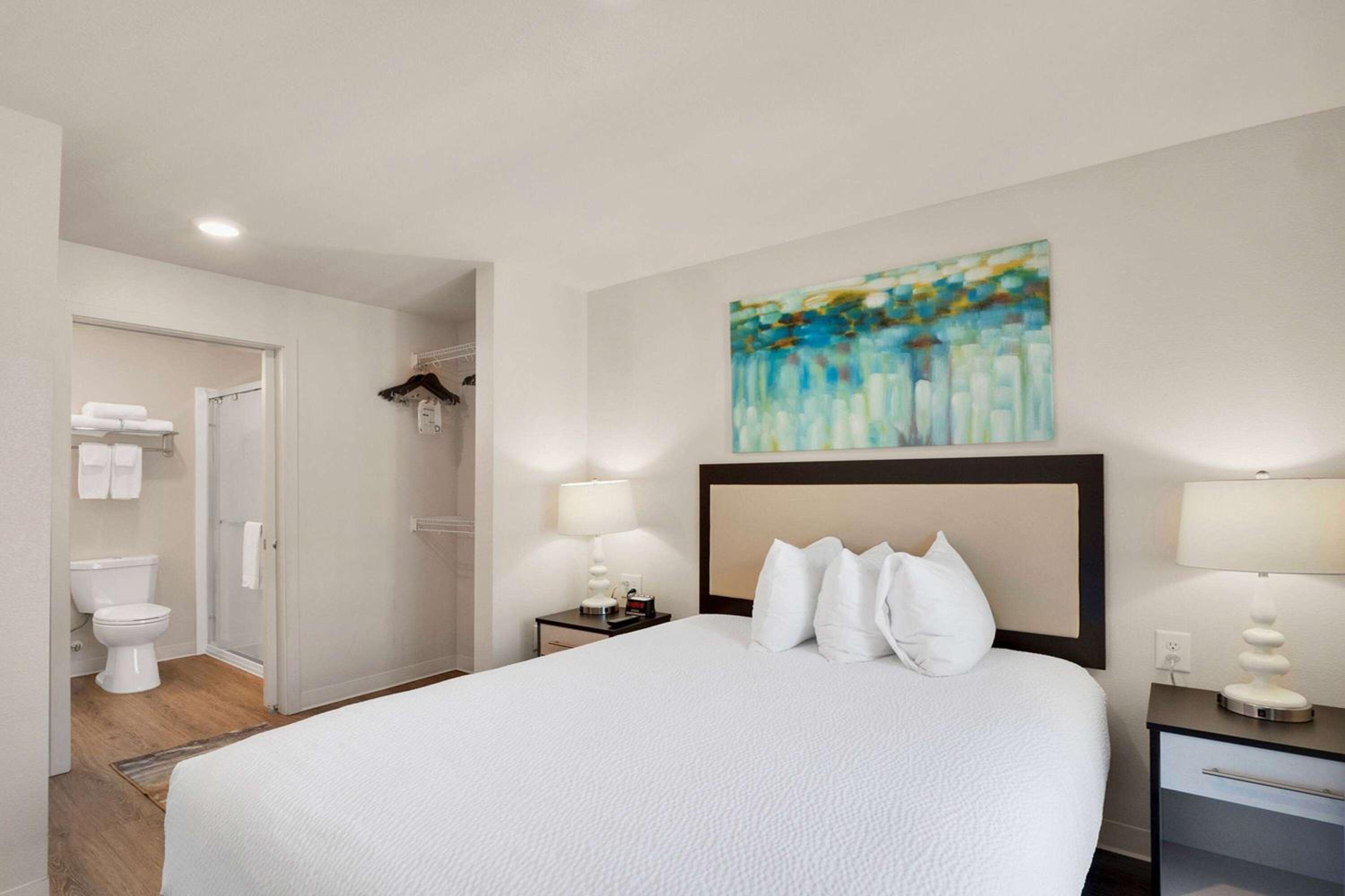 Two Bedroom Suite Balcony - 2 Queen Beds - Photo 1