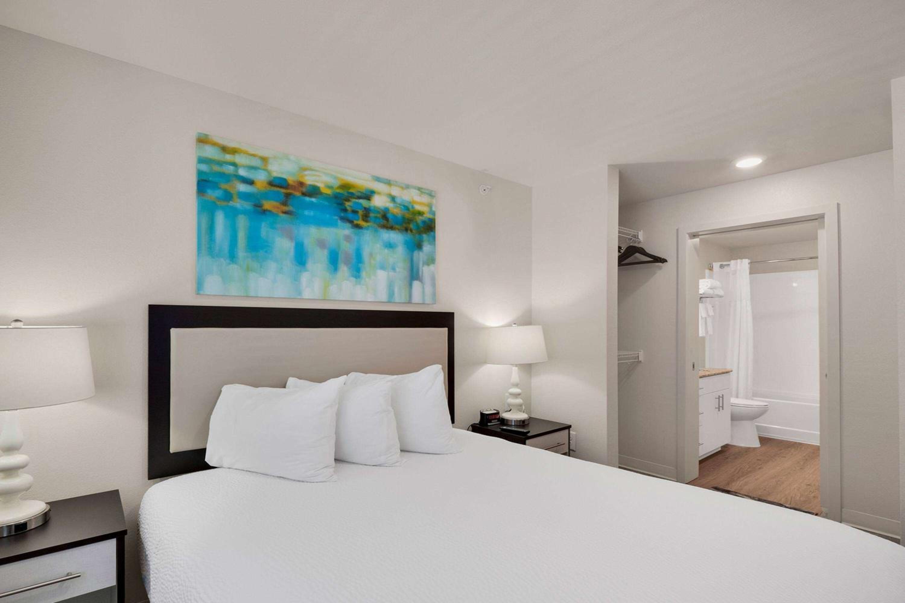 Two Bedroom Suite Balcony - 2 Queen Beds - Photo 2