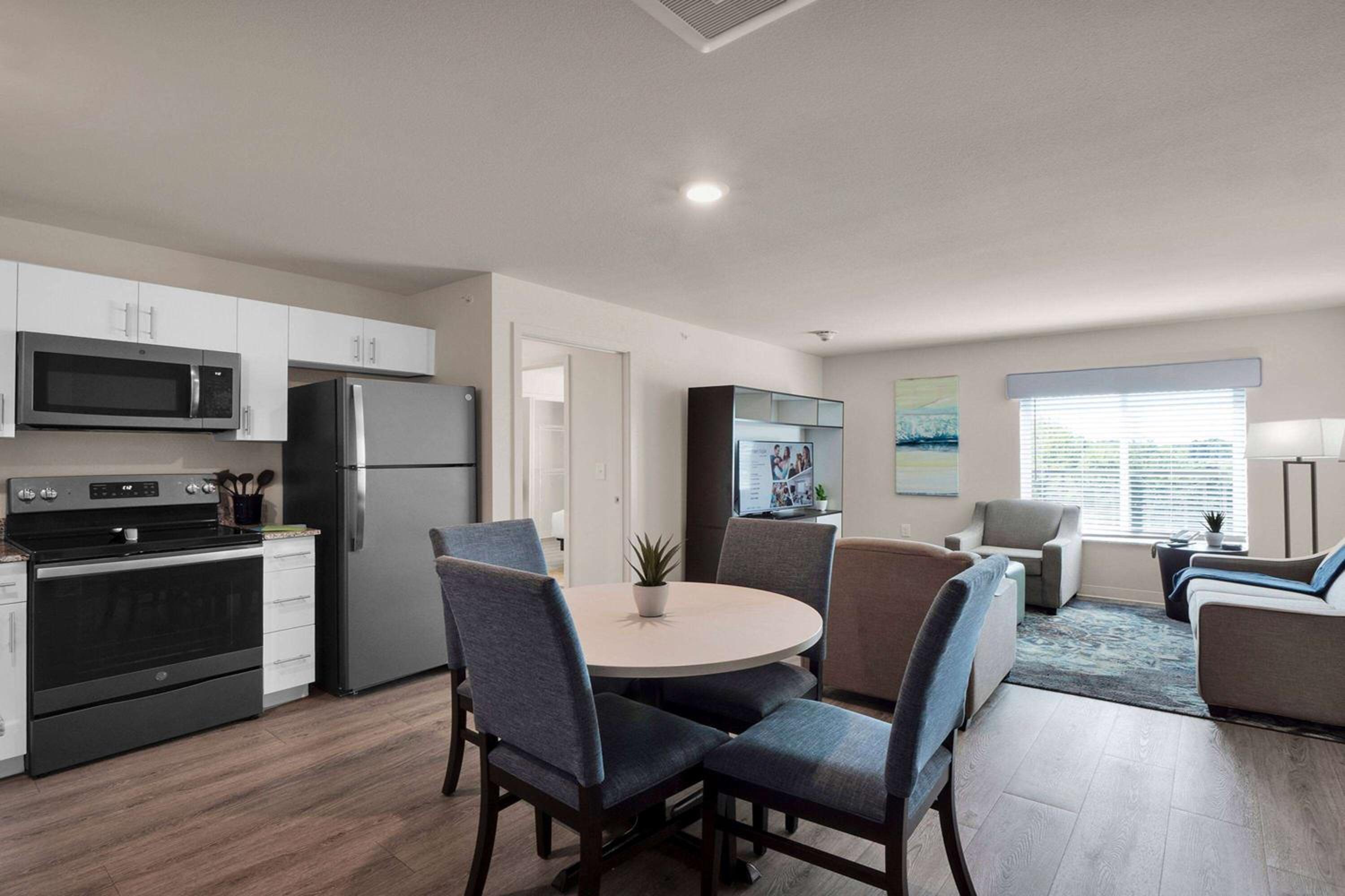 Two Bedroom Suite Balcony - 2 Queen Beds - Photo 6
