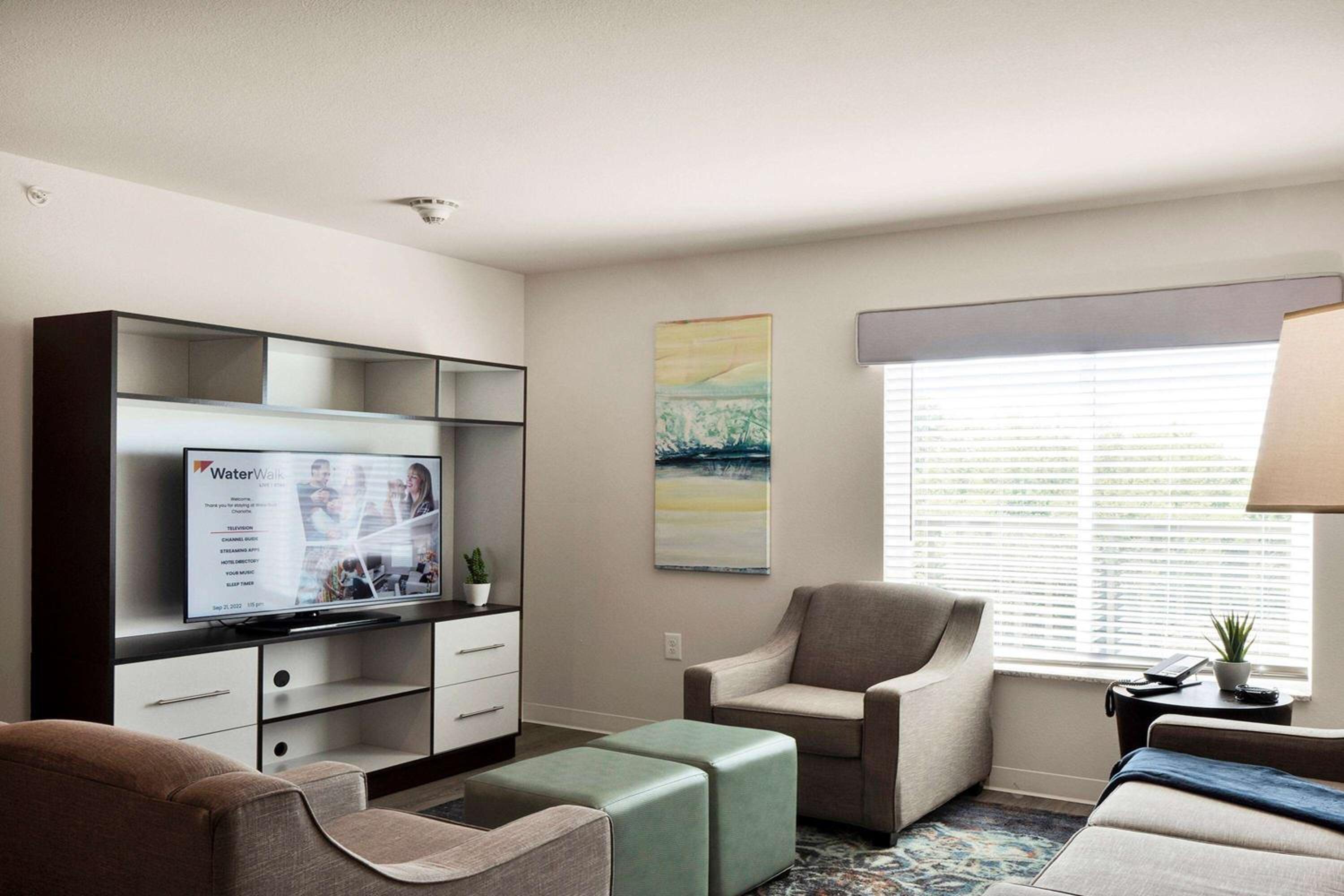 Three Bedroom Suite Hearing Accessible - 3 Queen Beds - Photo 12