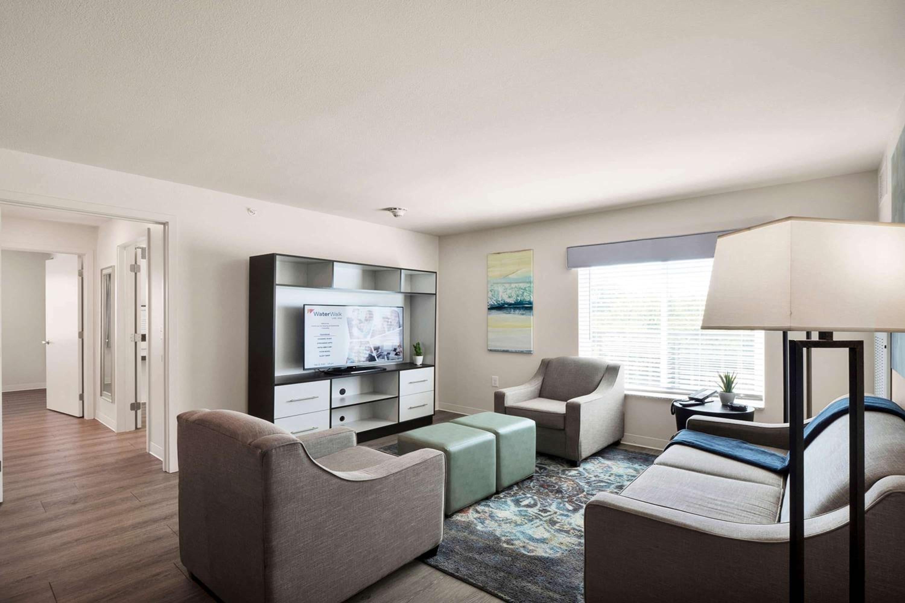 Three Bedroom Suite Hearing Accessible - 3 Queen Beds - Photo 13