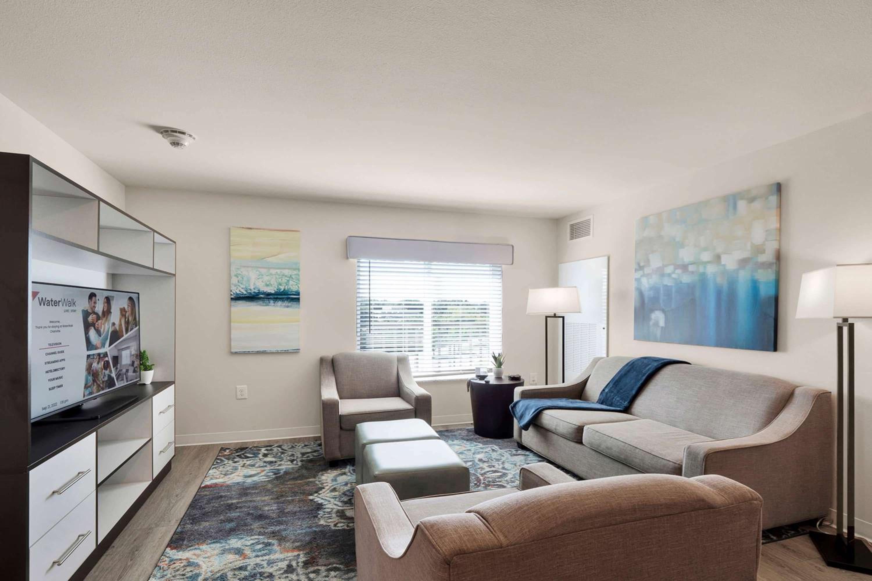 Three Bedroom Suite Hearing Accessible - 3 Queen Beds - Photo 16