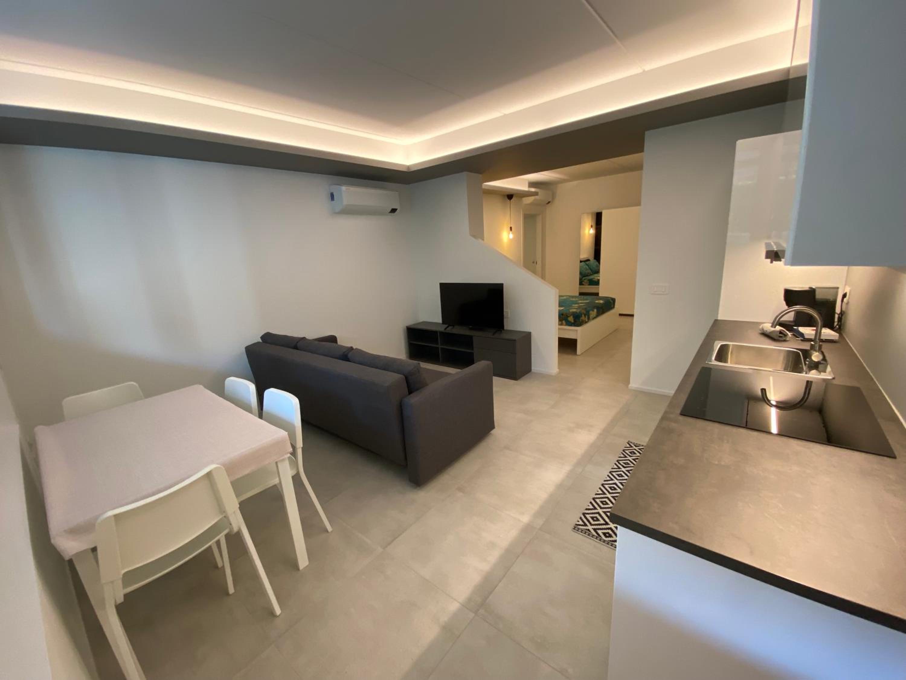 One-Bedroom Apartment photo 2