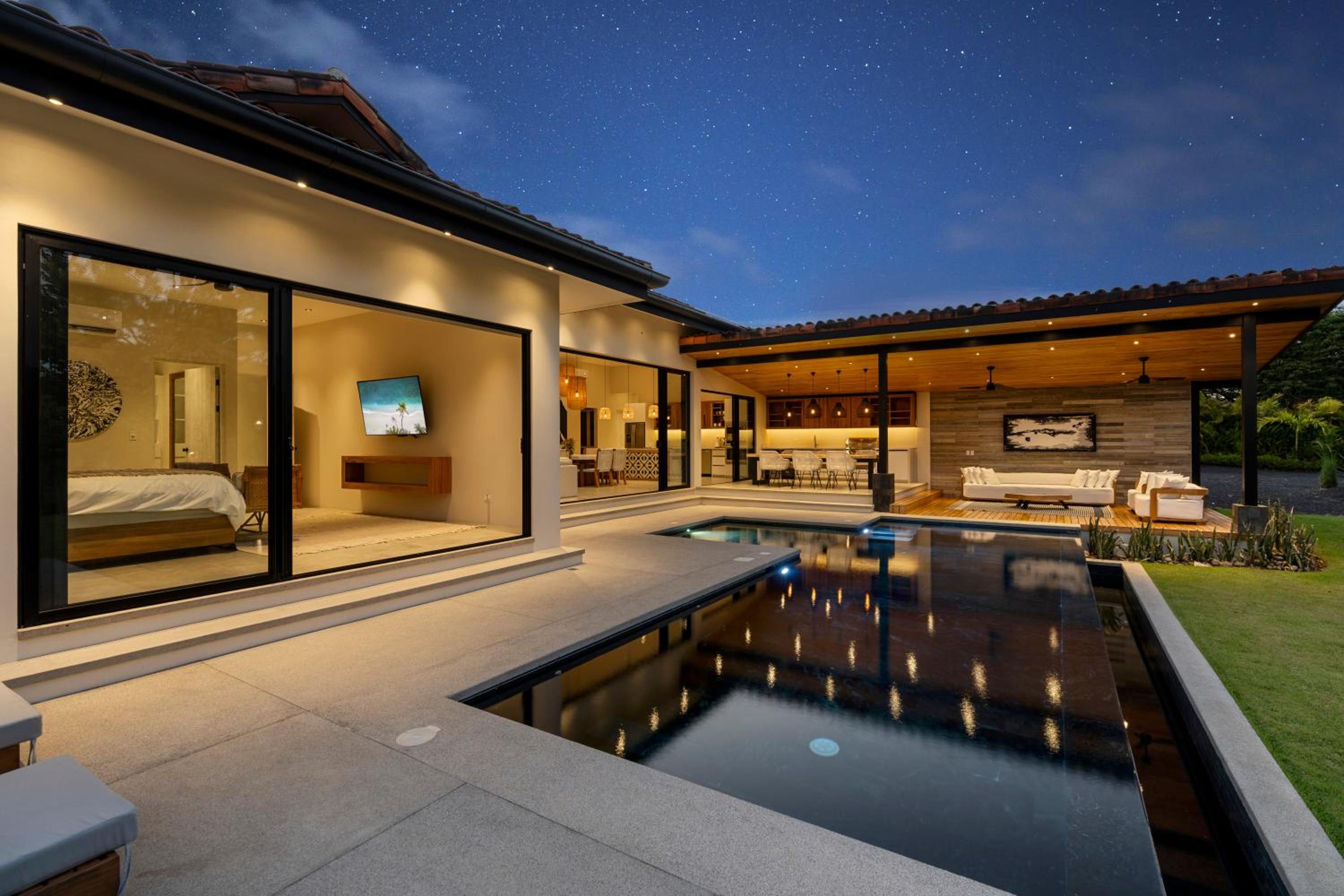 Four-Bedroom House photo 2