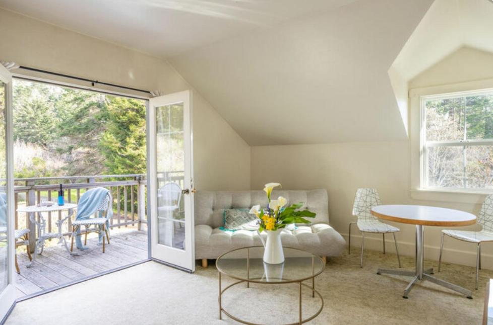 Deluxe Double Room with Bath photo 2