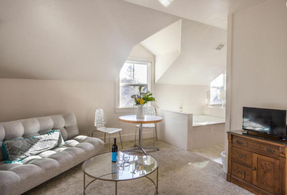 Deluxe Double Room with Bath photo 1