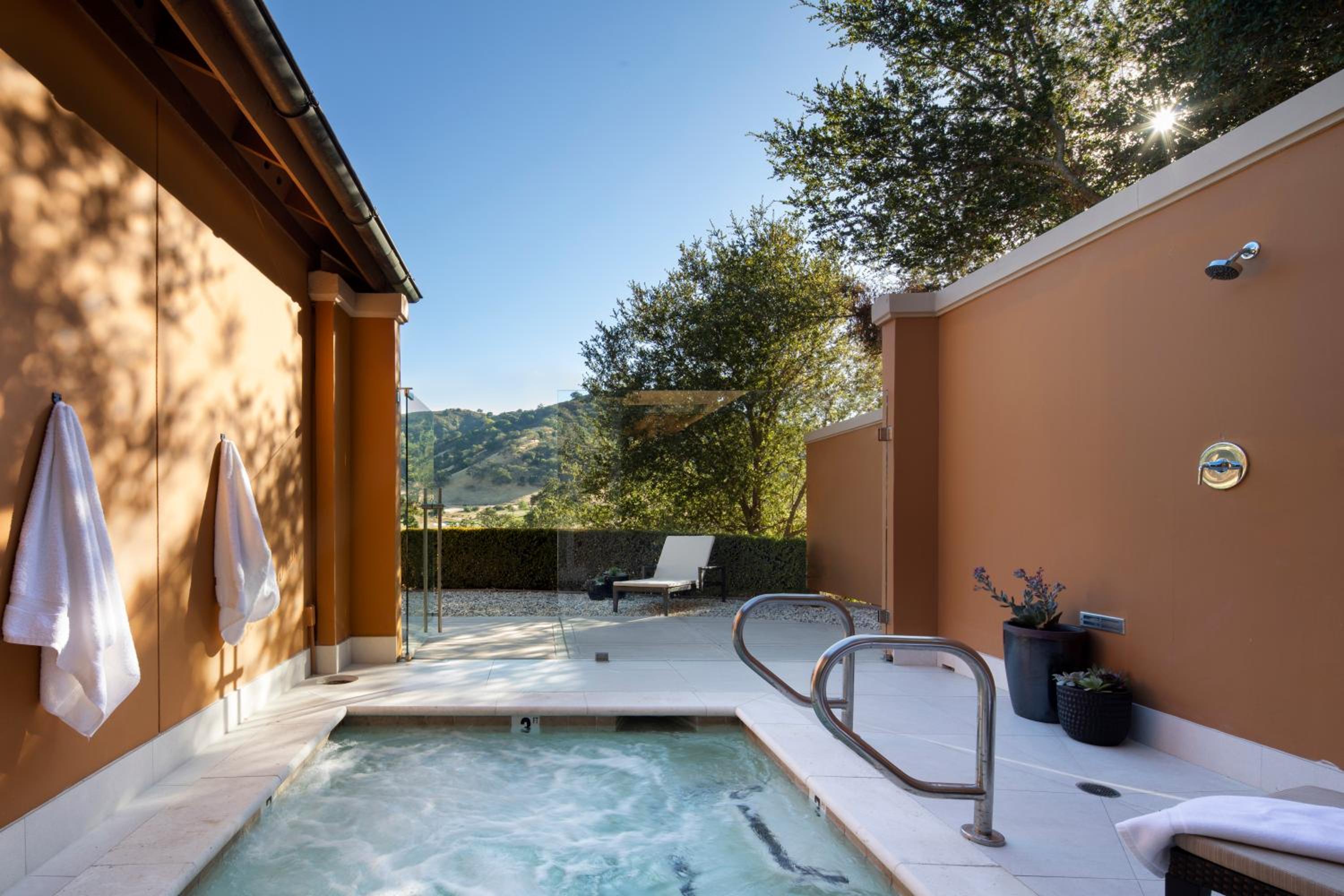 Villa - Photo 2