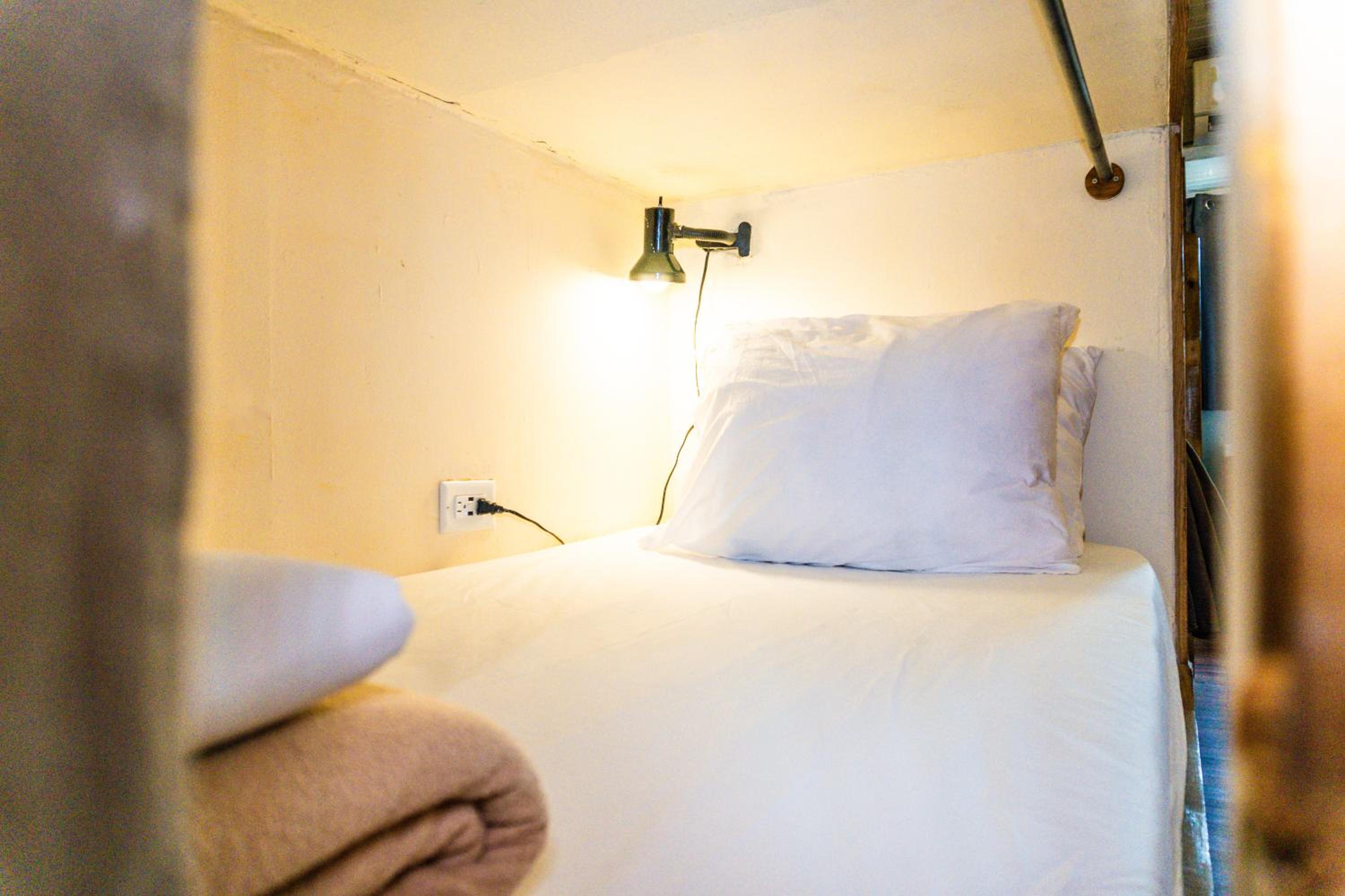 Bed In 6-Bed Female Dormitory Room photo 3