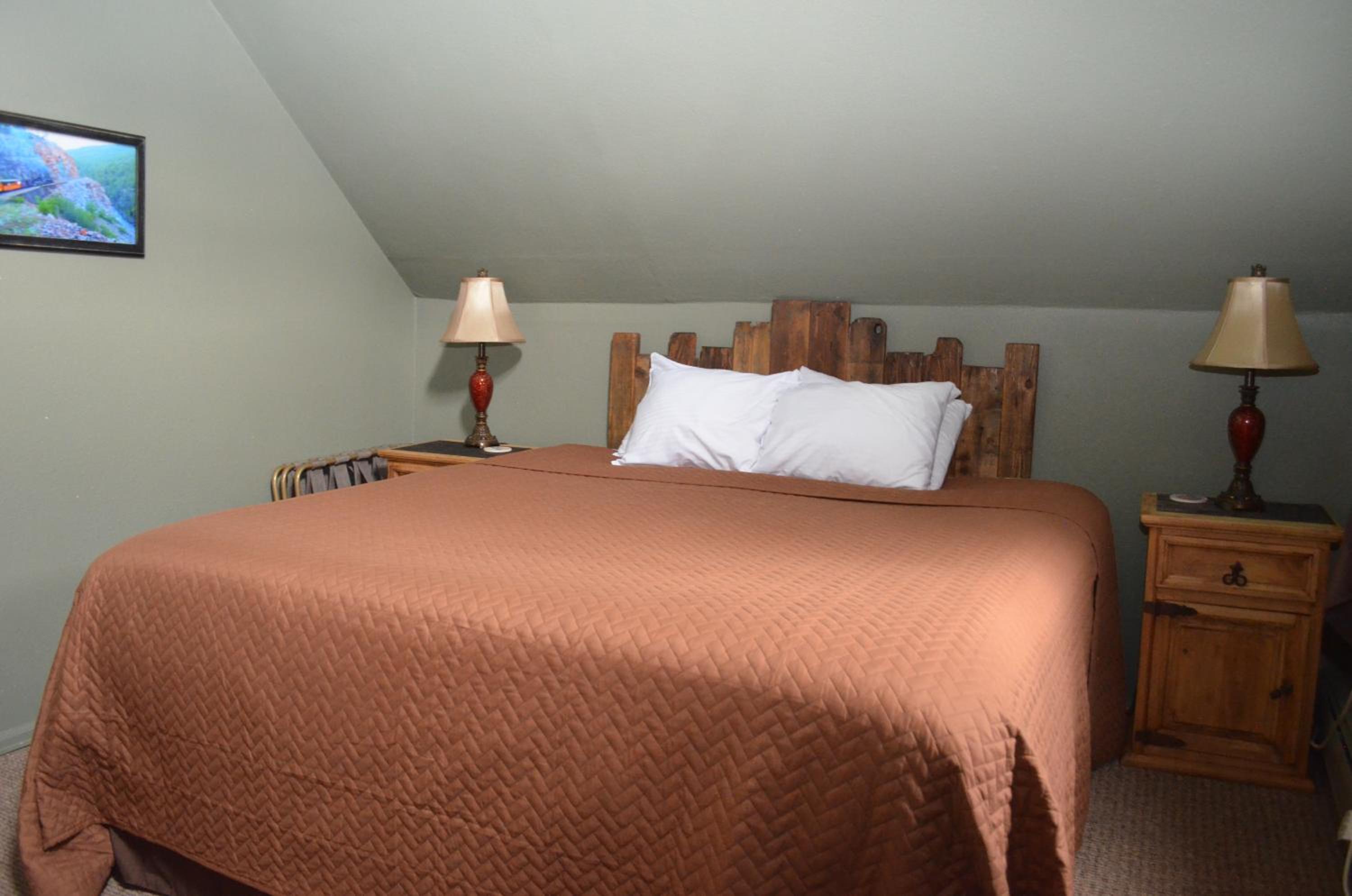 Standard Queen Room