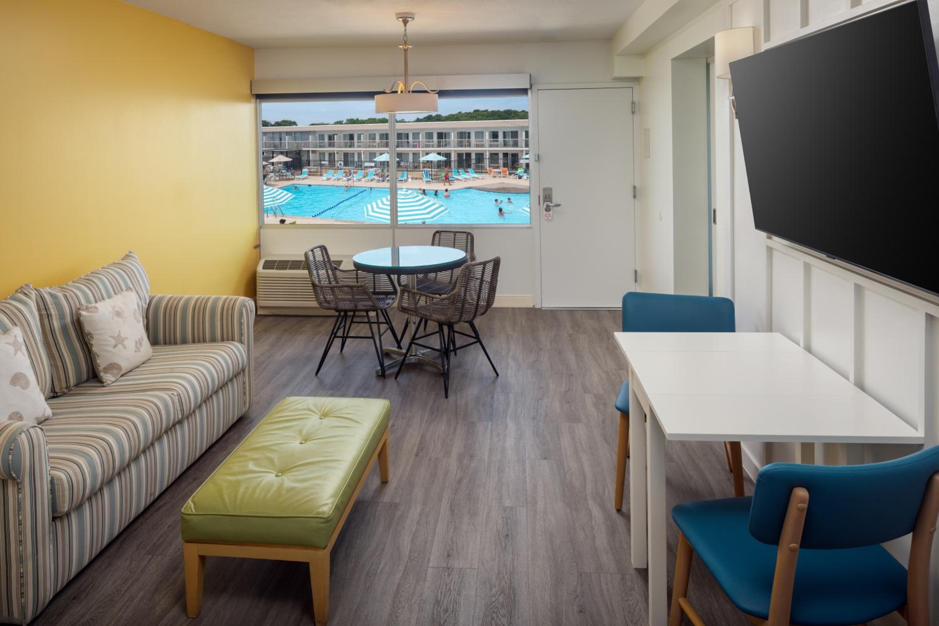 King Courtyard Suite - Photo 4