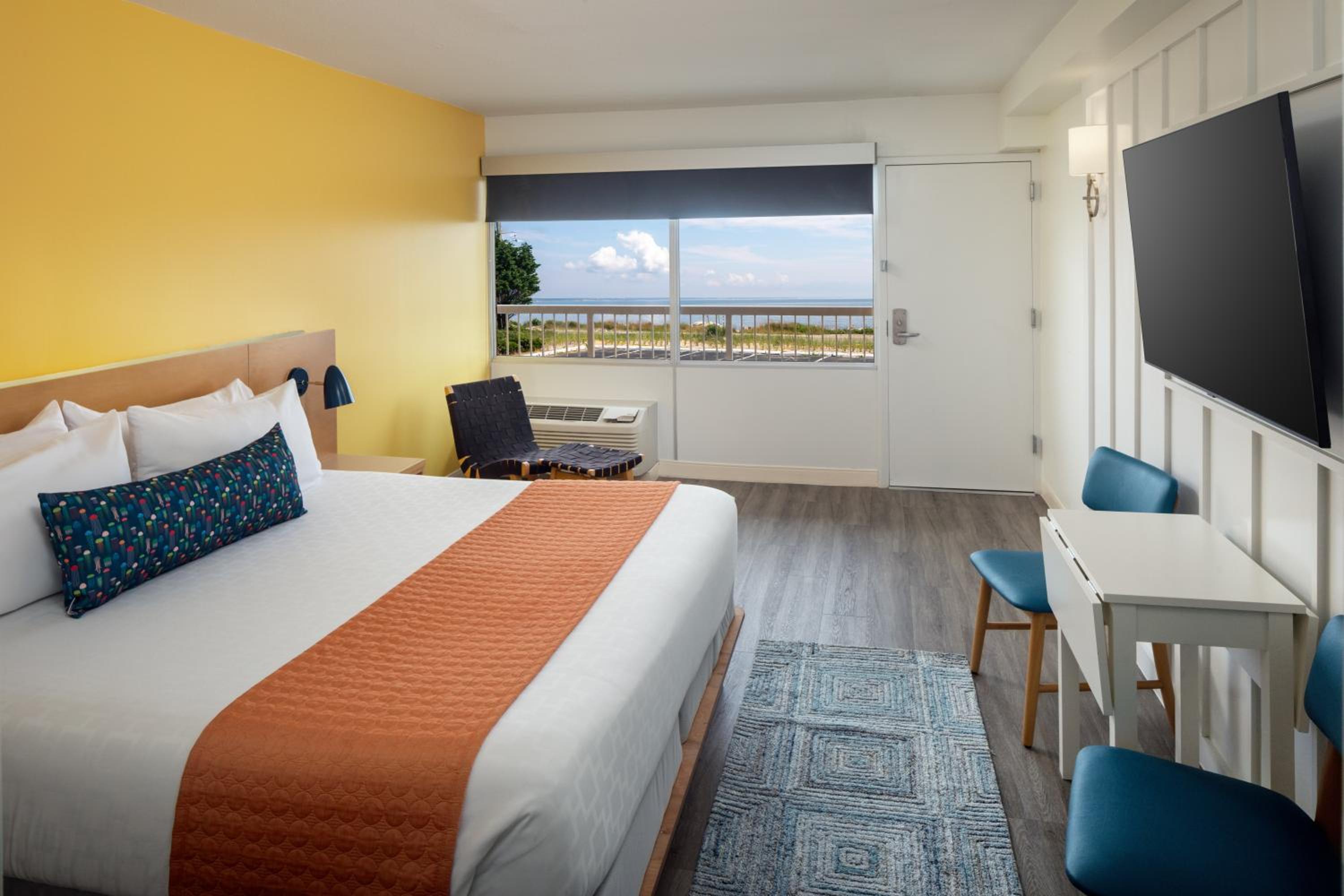 Bay View King Room - Photo 6