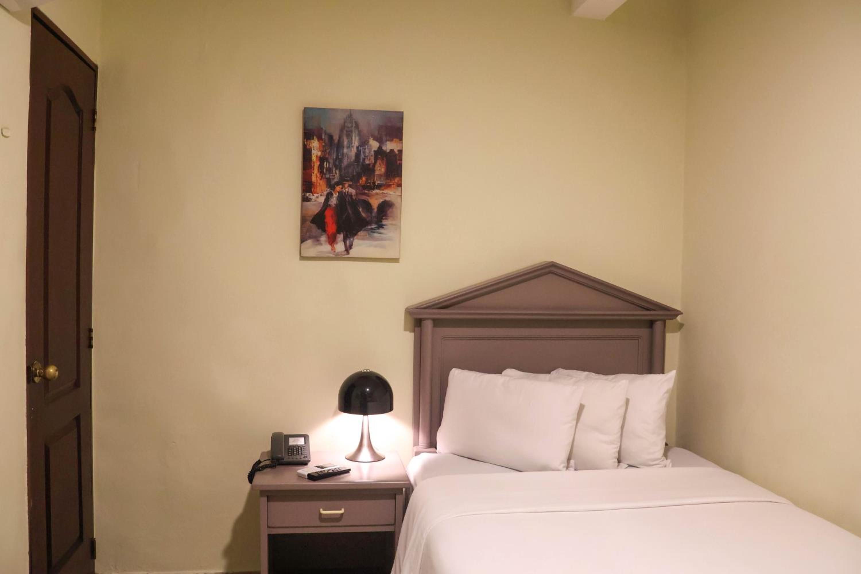 Single Room - Photo 5