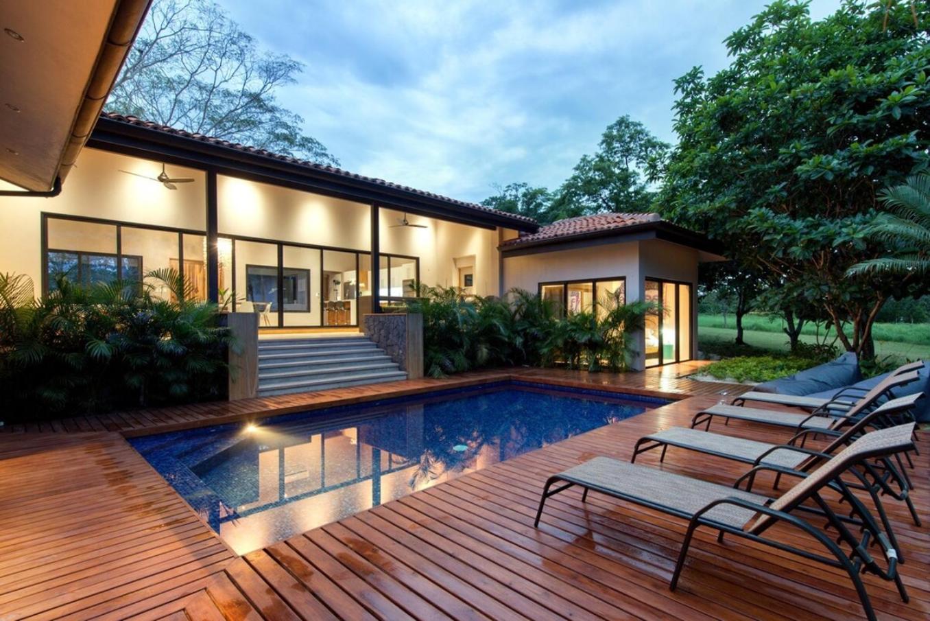 Five-Bedroom House photo 1
