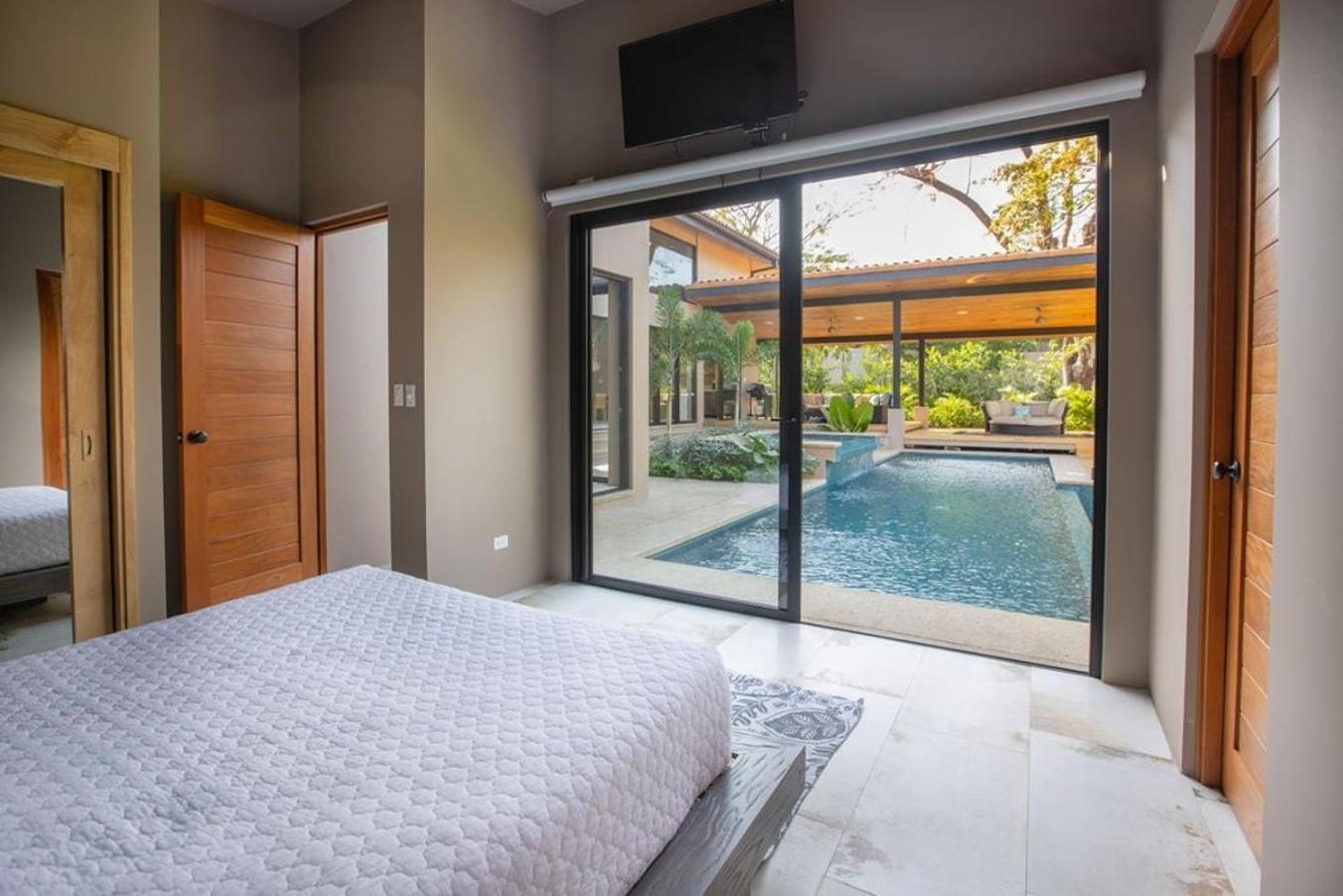Four-Bedroom House photo 1