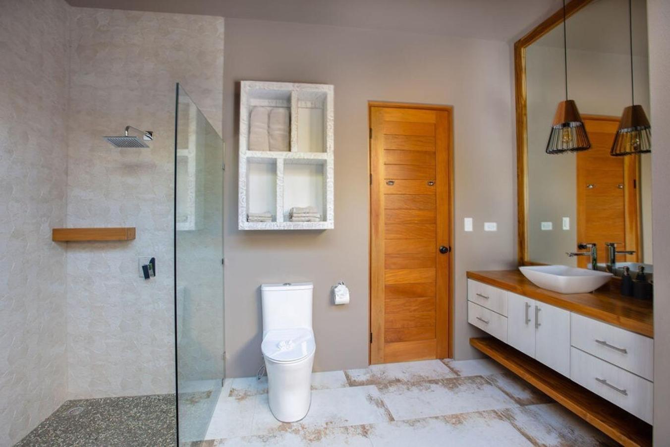 Four-Bedroom House photo 2