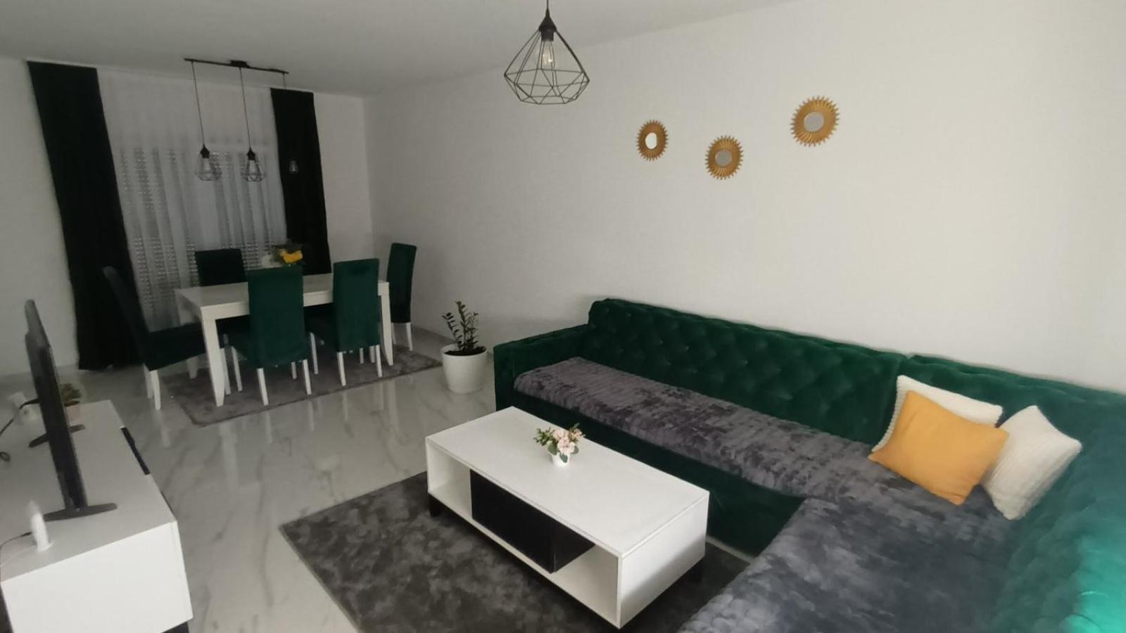 Three-Bedroom Apartment photo 1