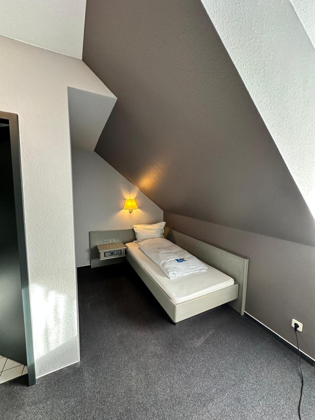 Single Room photo 2