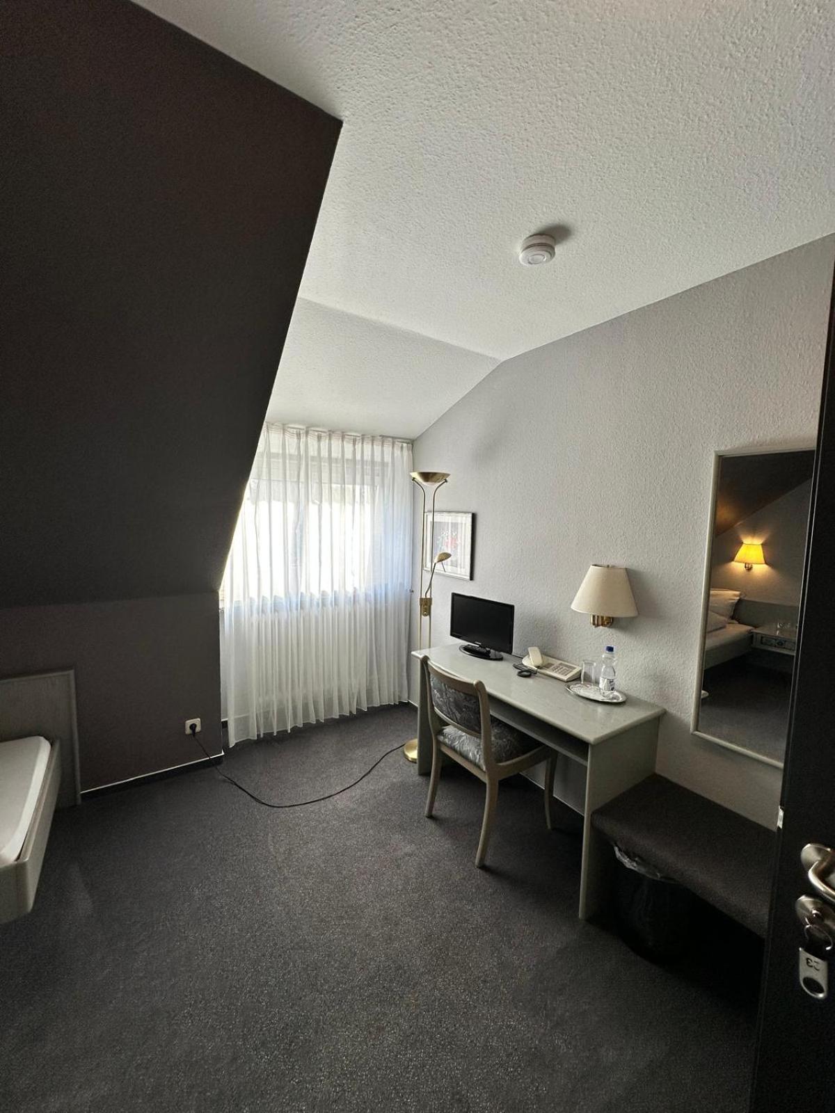 Single Room photo 3