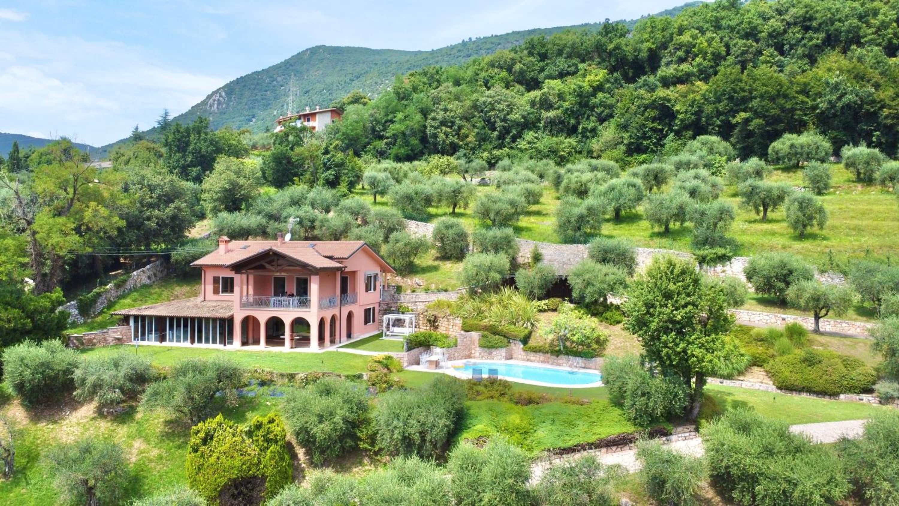 Villa With Private Pool photo 3