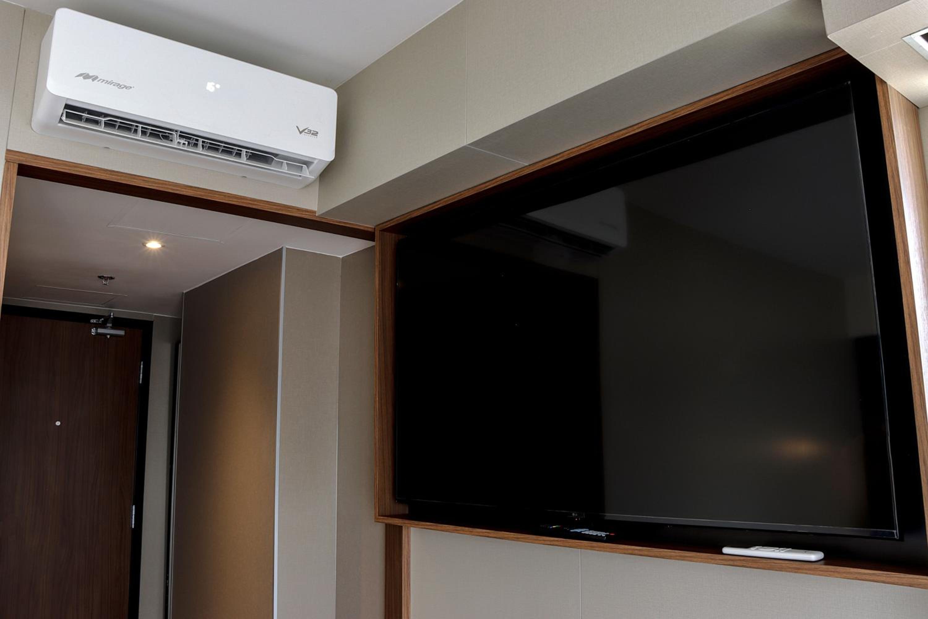 Business Deluxe, Deluxe Guest room, 1 King, City view - Photo 10