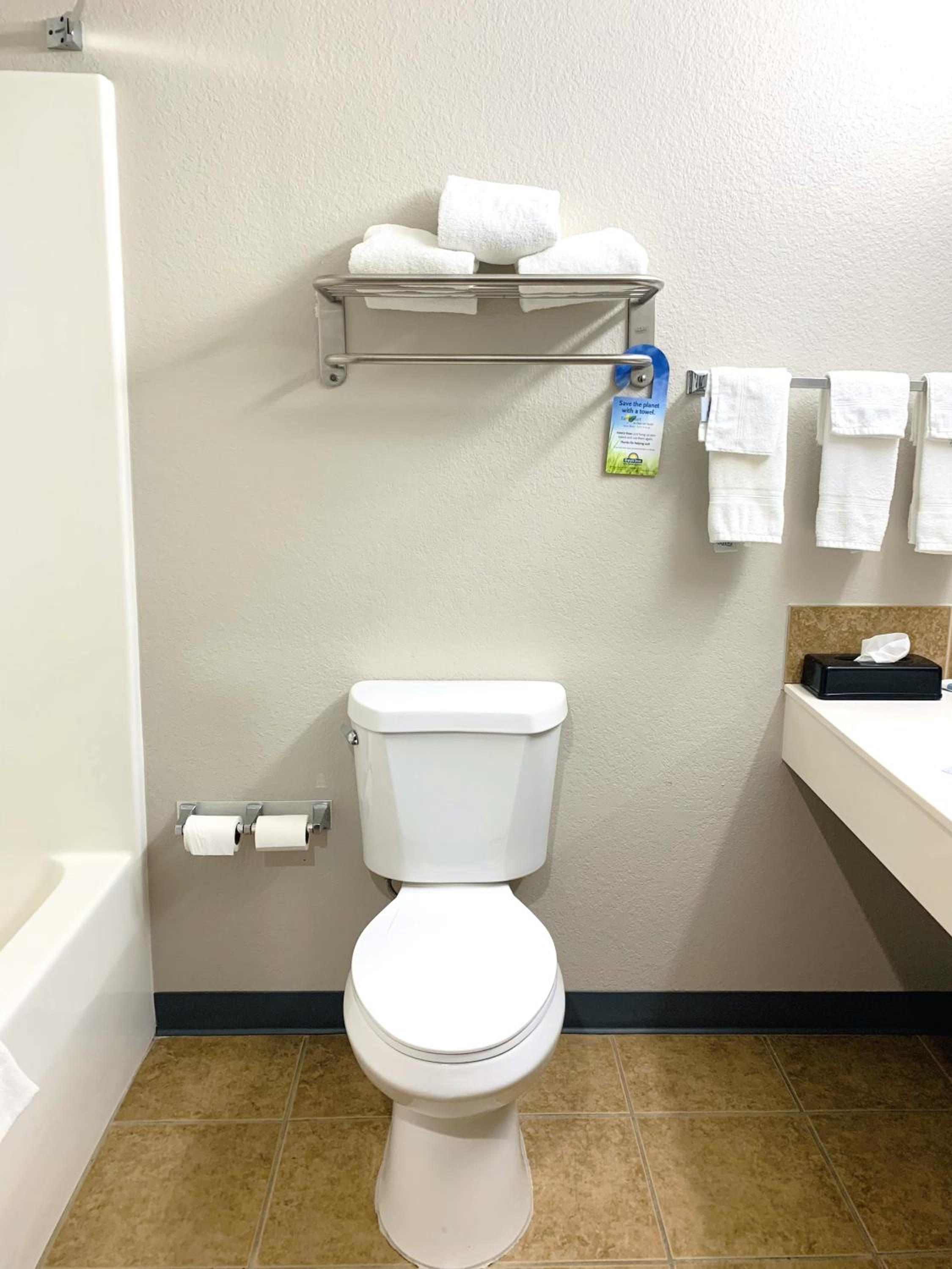 Double Room with Two Double Beds - Mobility Access/Non-Smoking - Photo 4