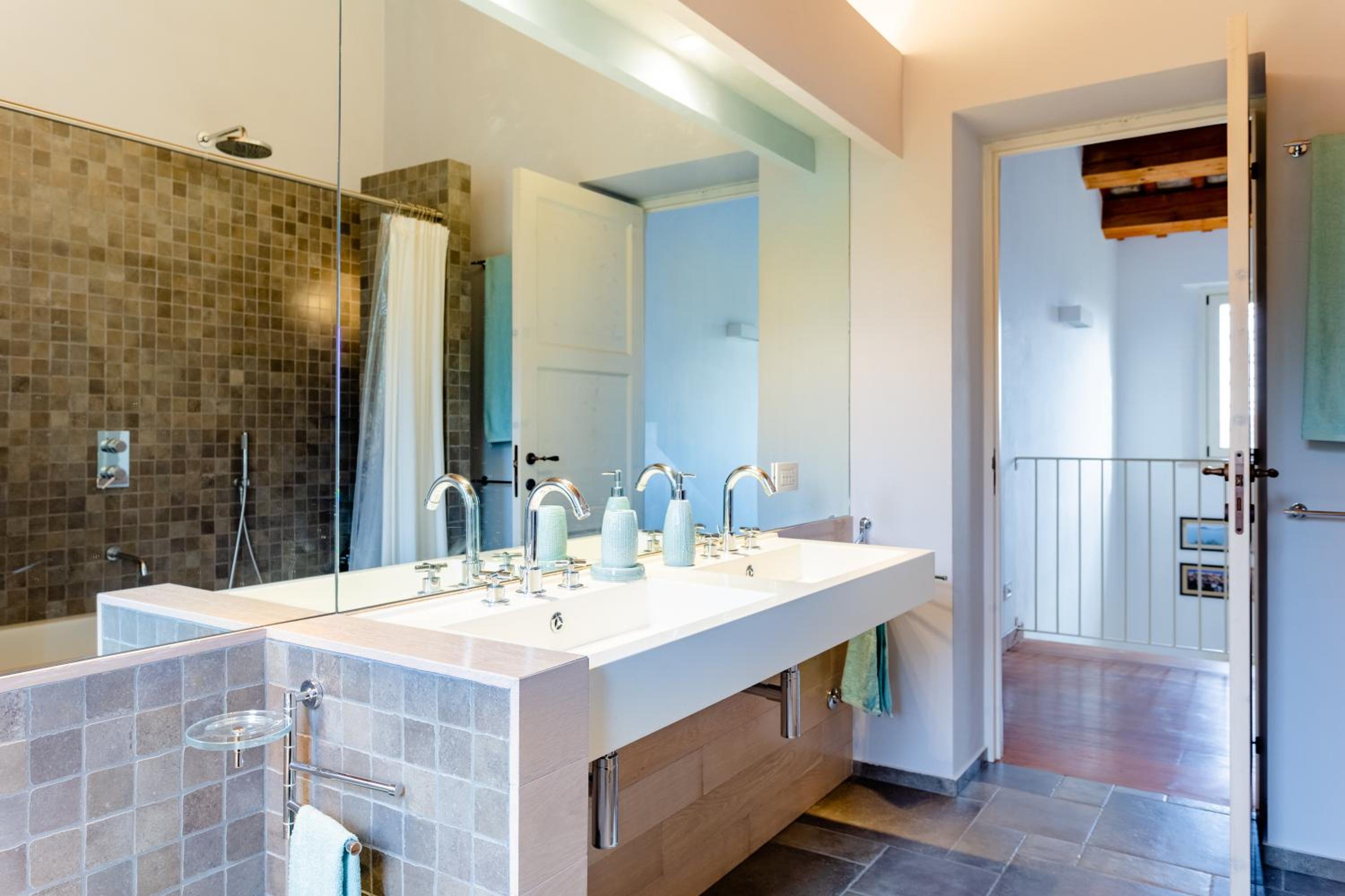 Villa photo 2