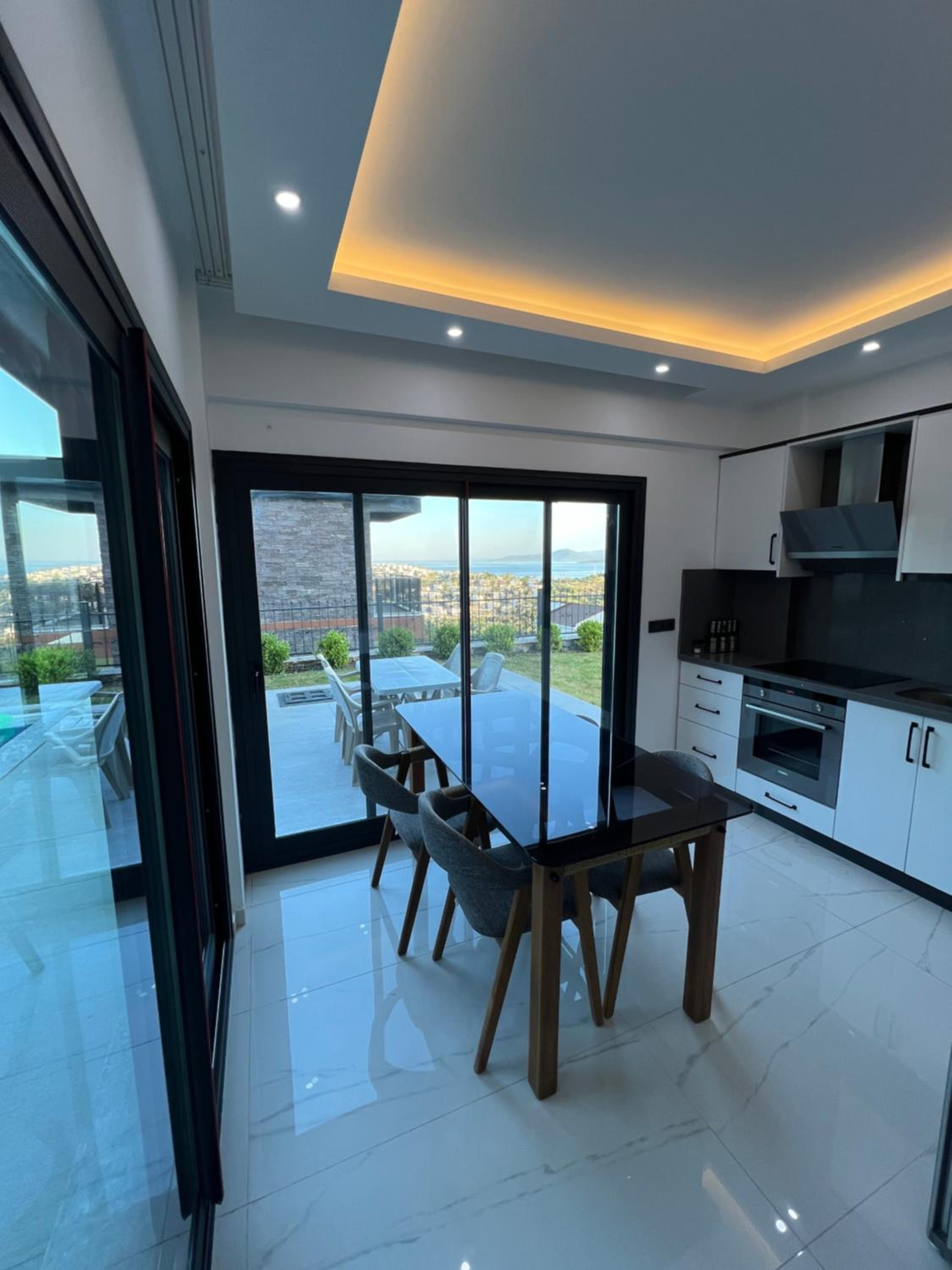 Three-Bedroom Villa photo 3