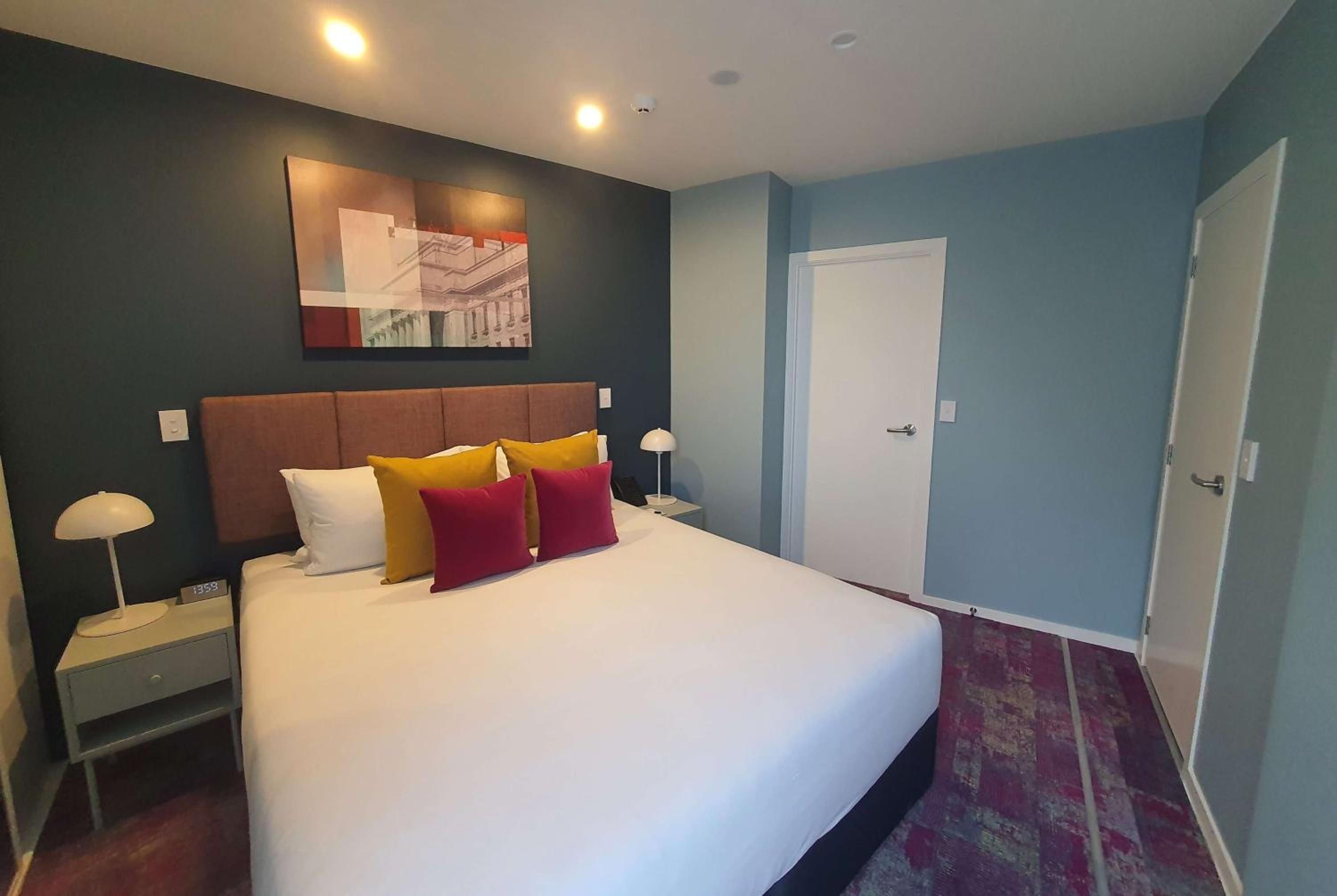 One-Bedroom Apartment with King Bed - Photo 1