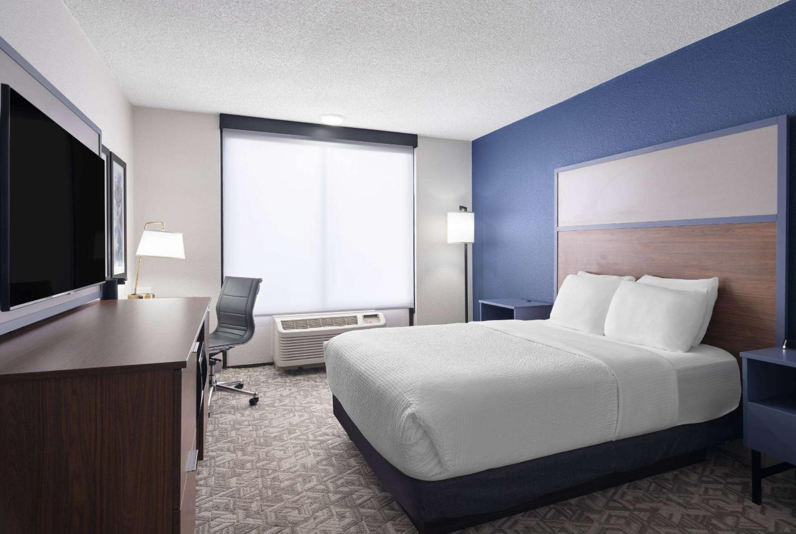 Double Room with Full Bed and Bathtub with Grab Bars - Mobility Accessible/Non-Smoking photo 1
