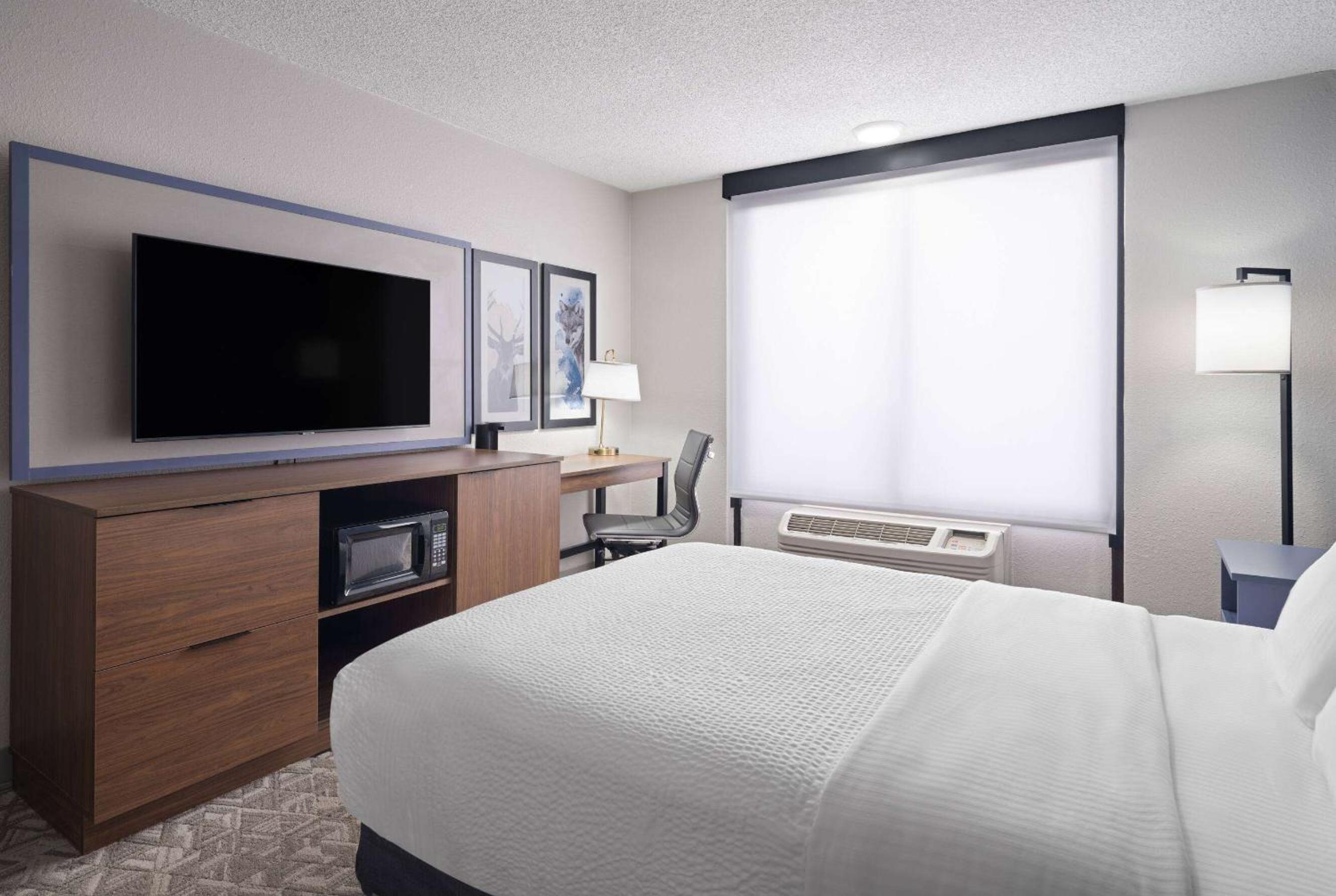 King Room - Non-Smoking photo 3