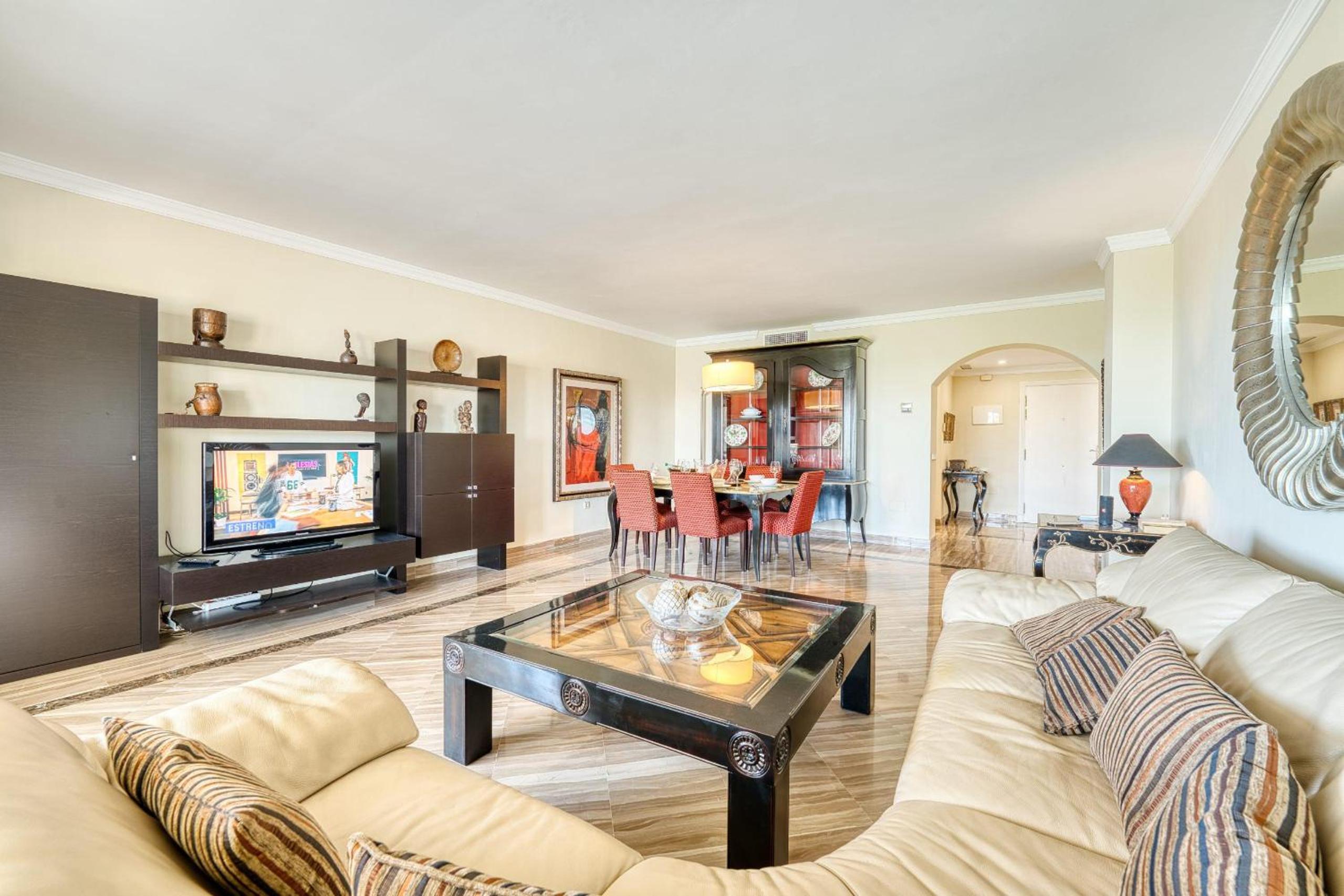 Apartamento de tres habitaciones con vista al mar