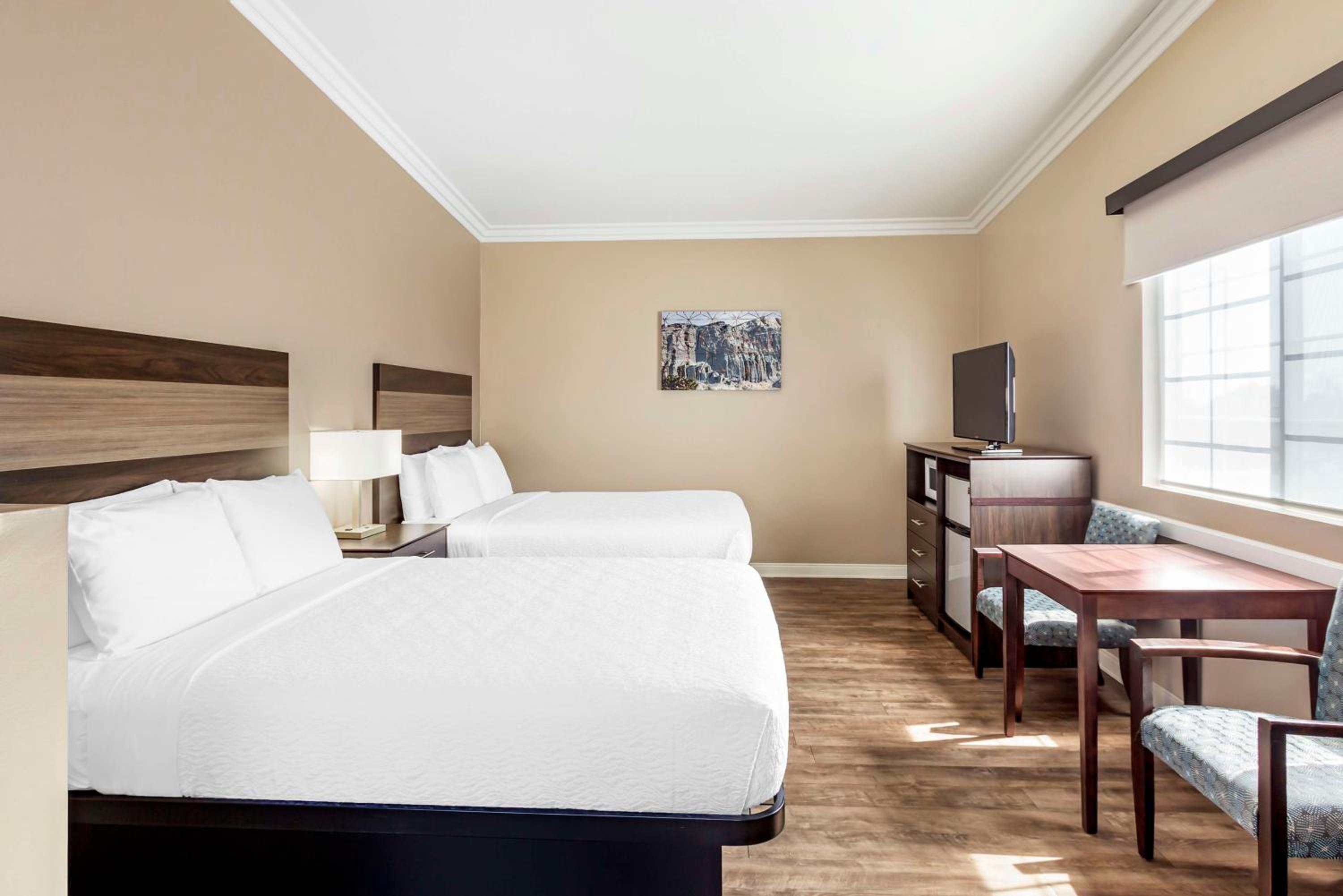 Queen Suite with Two Queen Beds - Upstairs/Non-Smoking