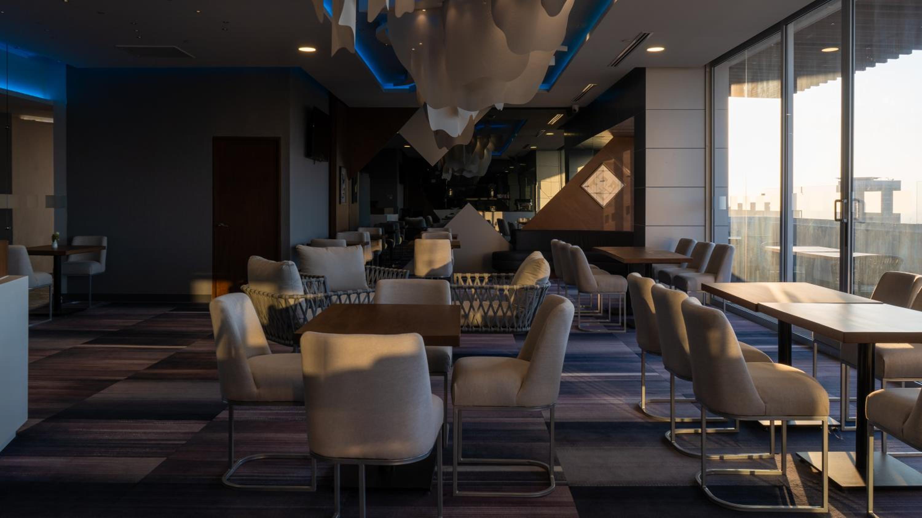 Junior King Suite with City View - Photo 7