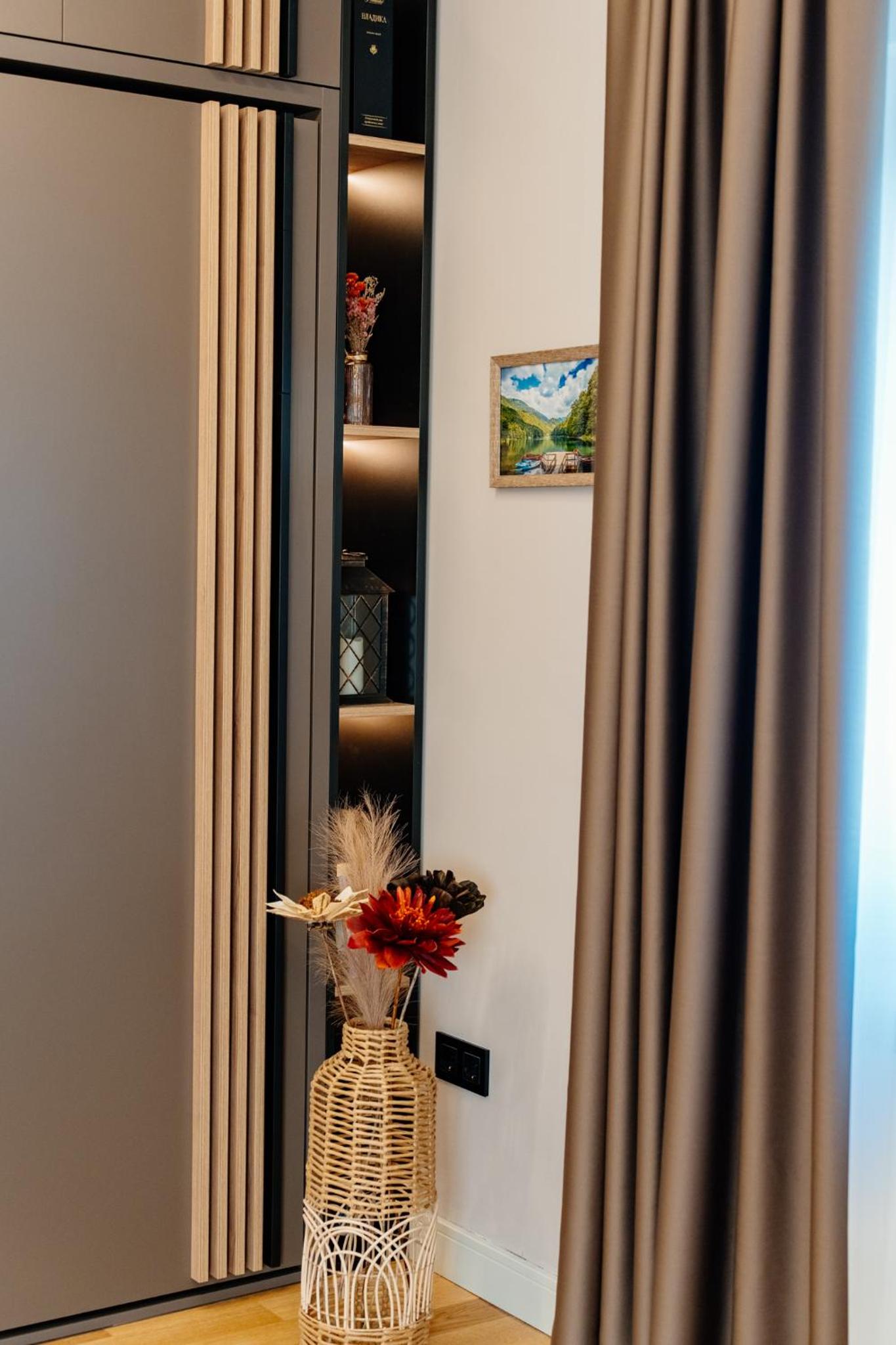 One-Bedroom Apartment with View photo 2