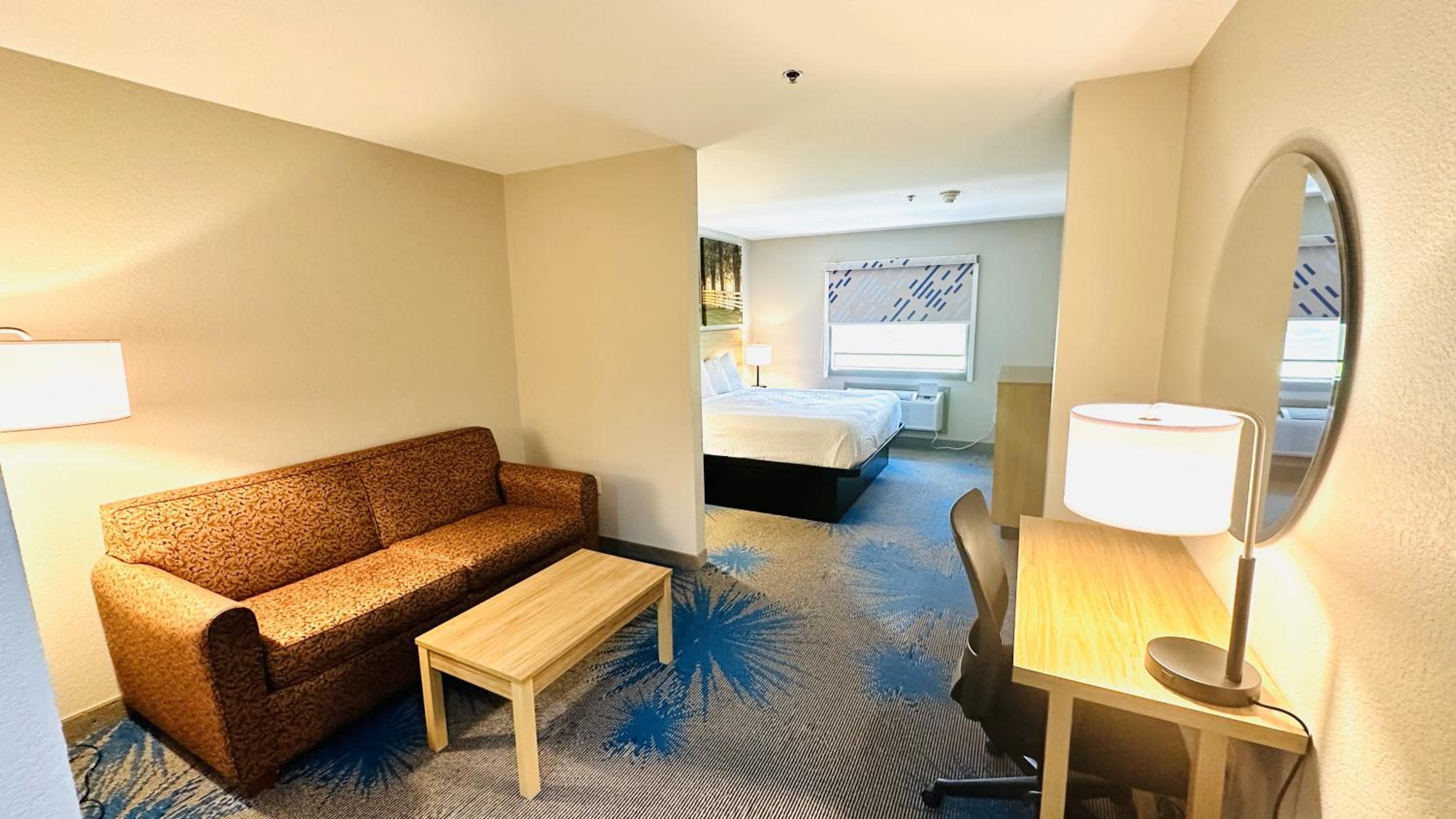 King Studio Suite - Non-Smoking - Photo 3