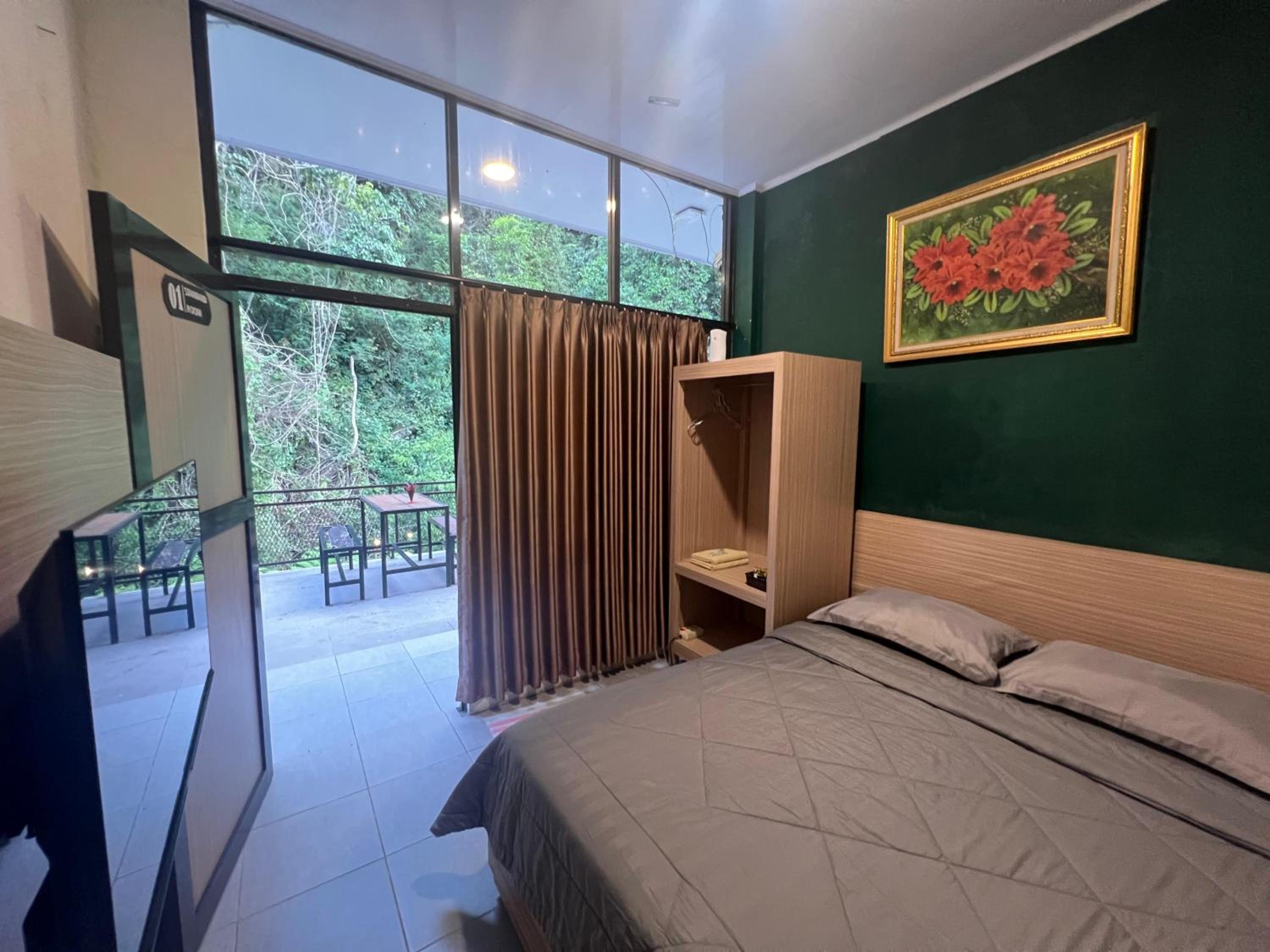 Standard Double Room with Shared Bathroom photo 3