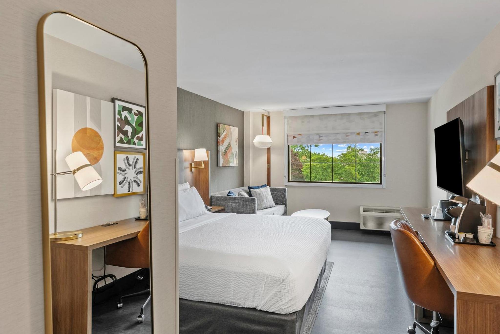 Standard King Room - Photo 19