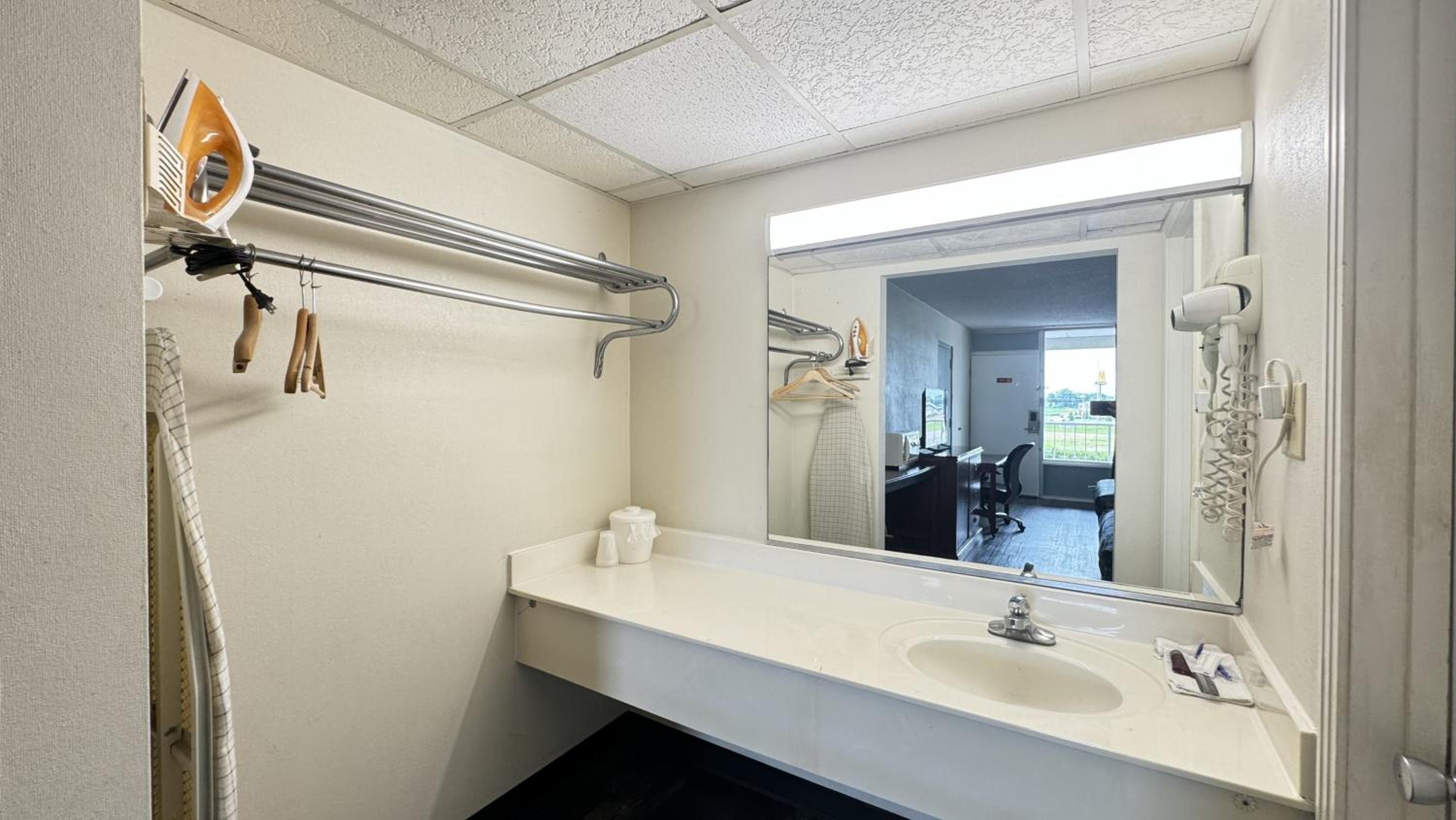 Standard Double Room with Kitchenette - Non-Smoking photo 3