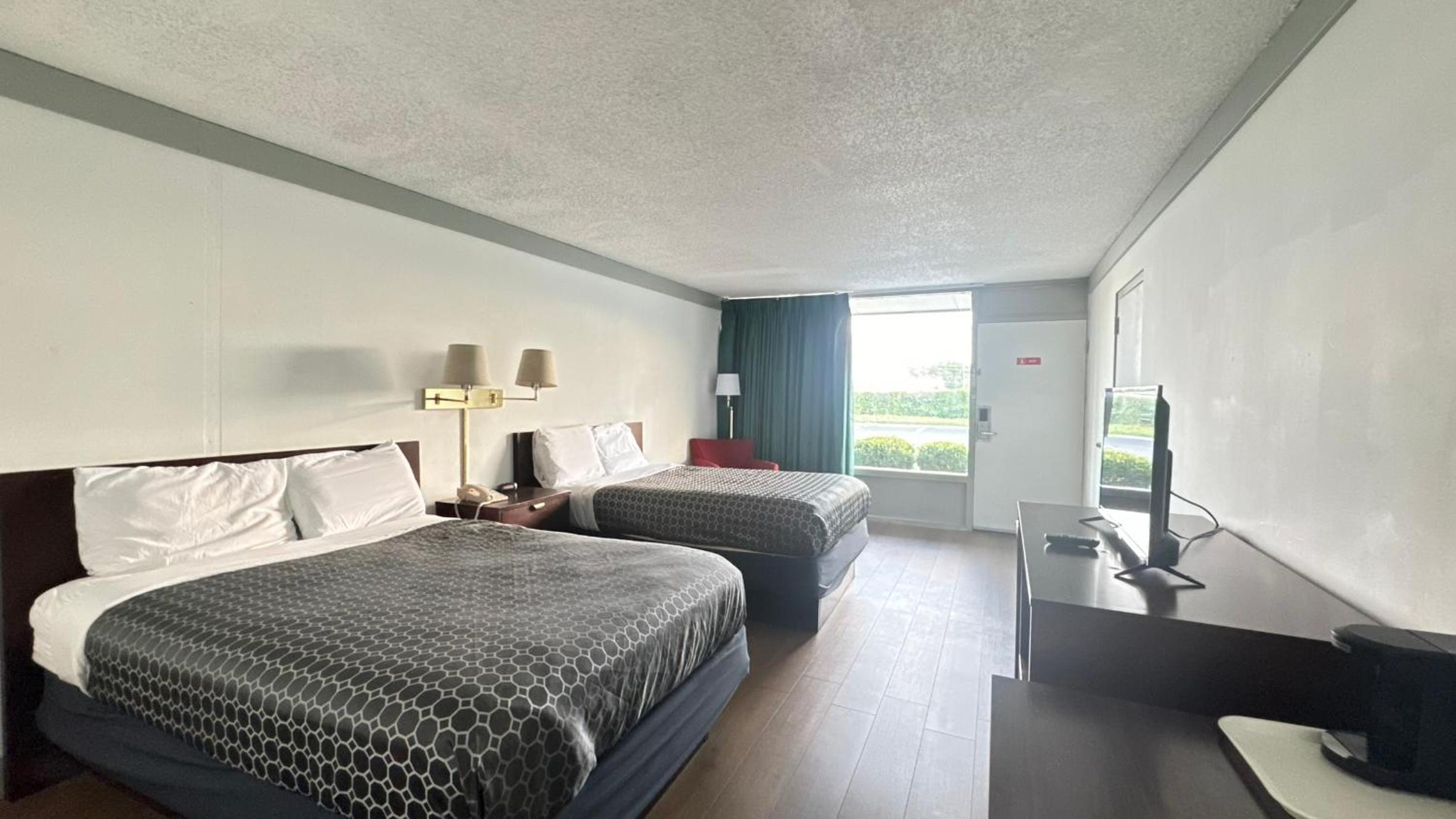 Double Room with Two Beds - Non-Smoking photo 1