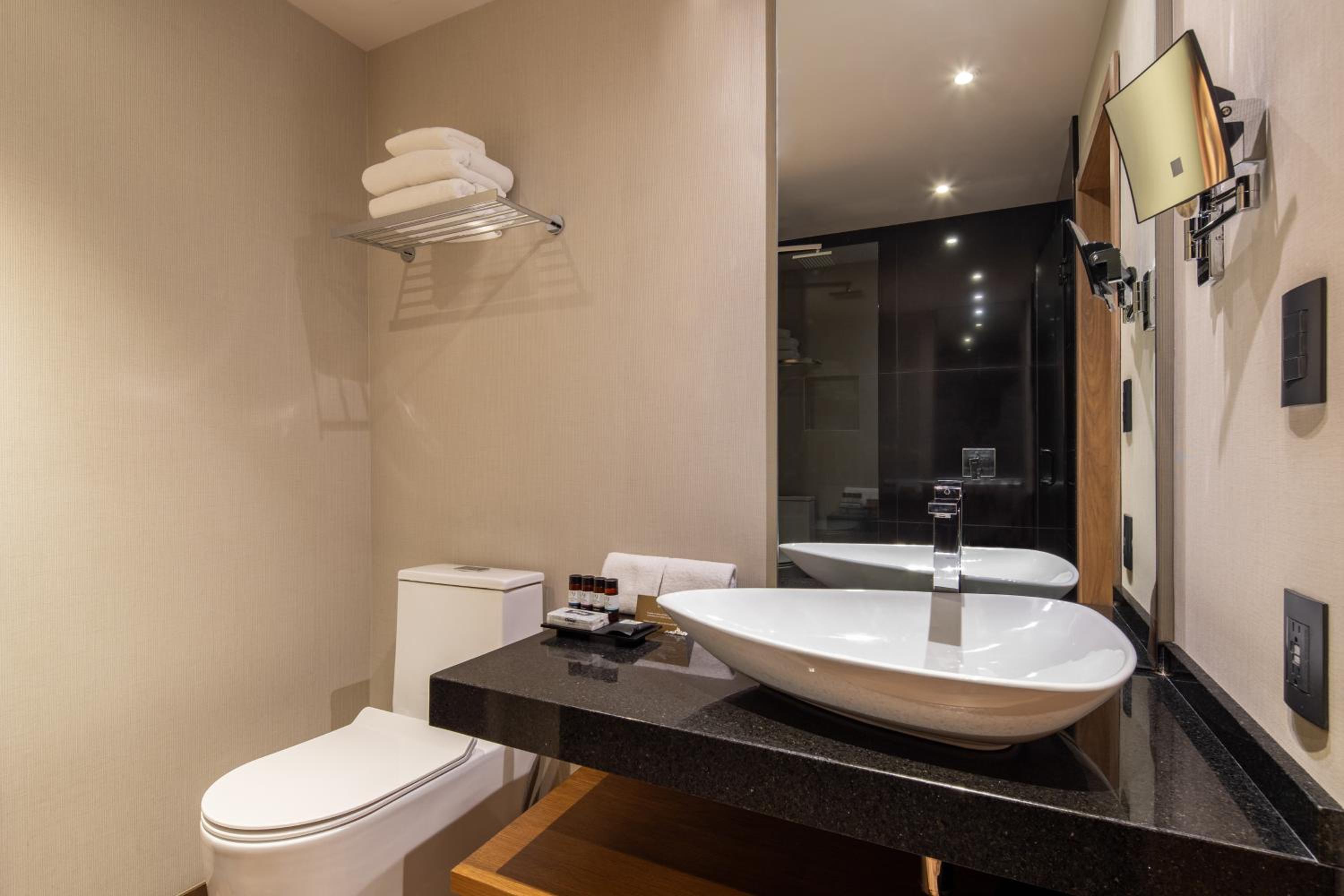 Superior Double Room with Two Double Beds - Photo 3