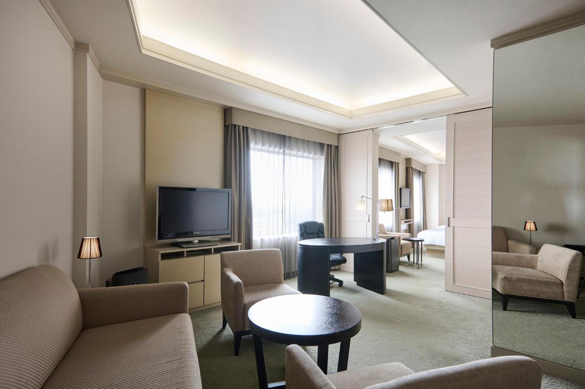 Royal Twin Suite - Photo 12