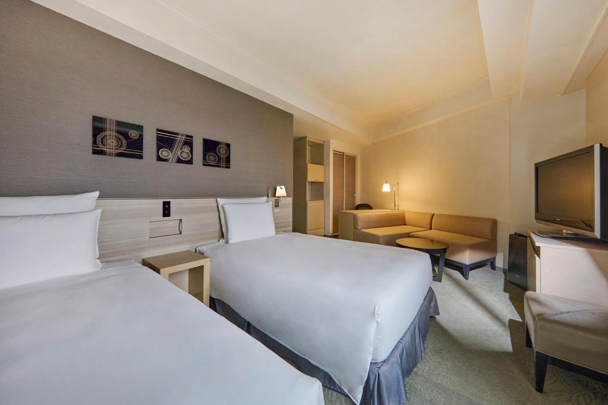 Premium Twin Room - Photo 2