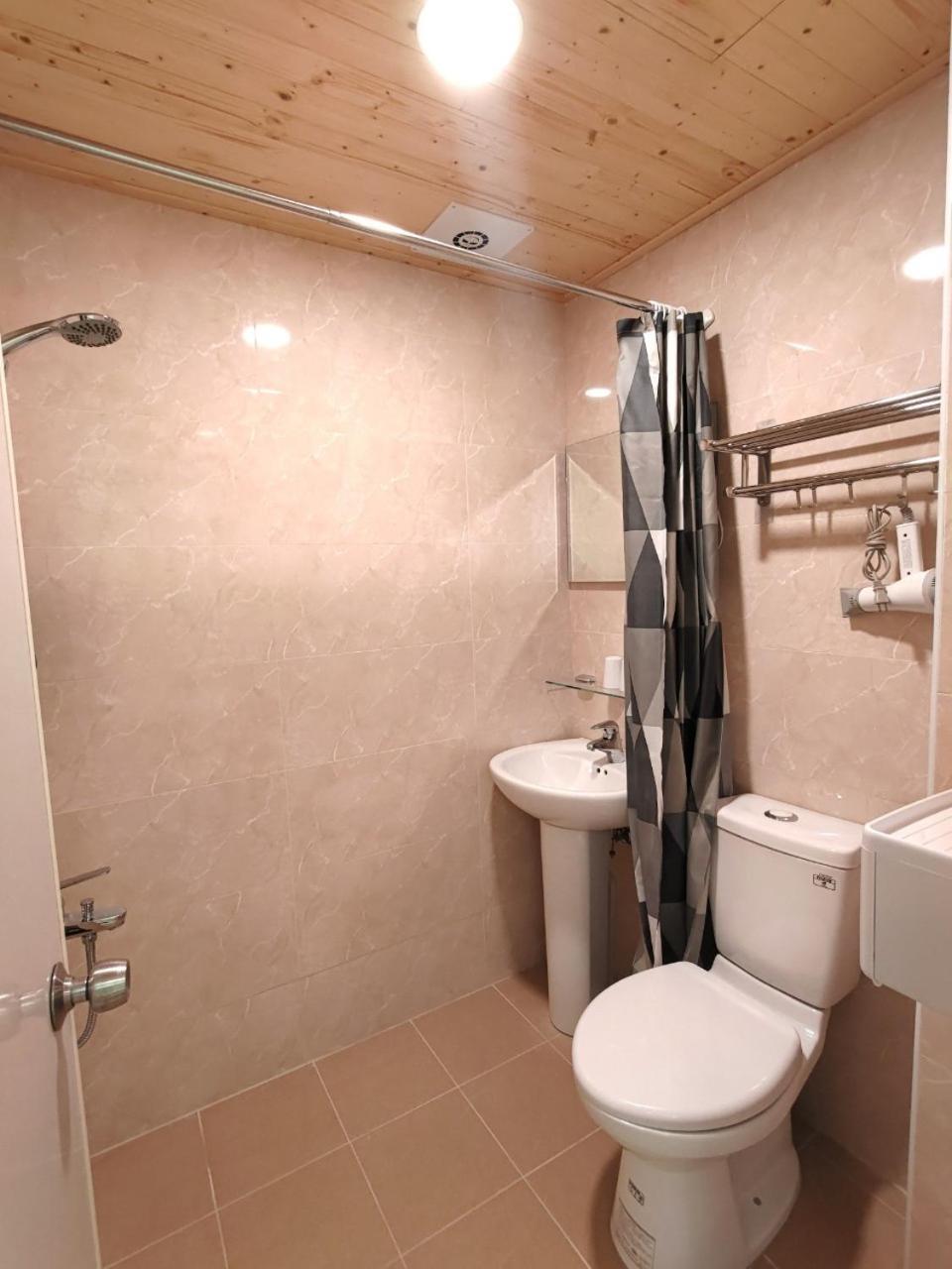Double Room with Private Bathroom photo 3